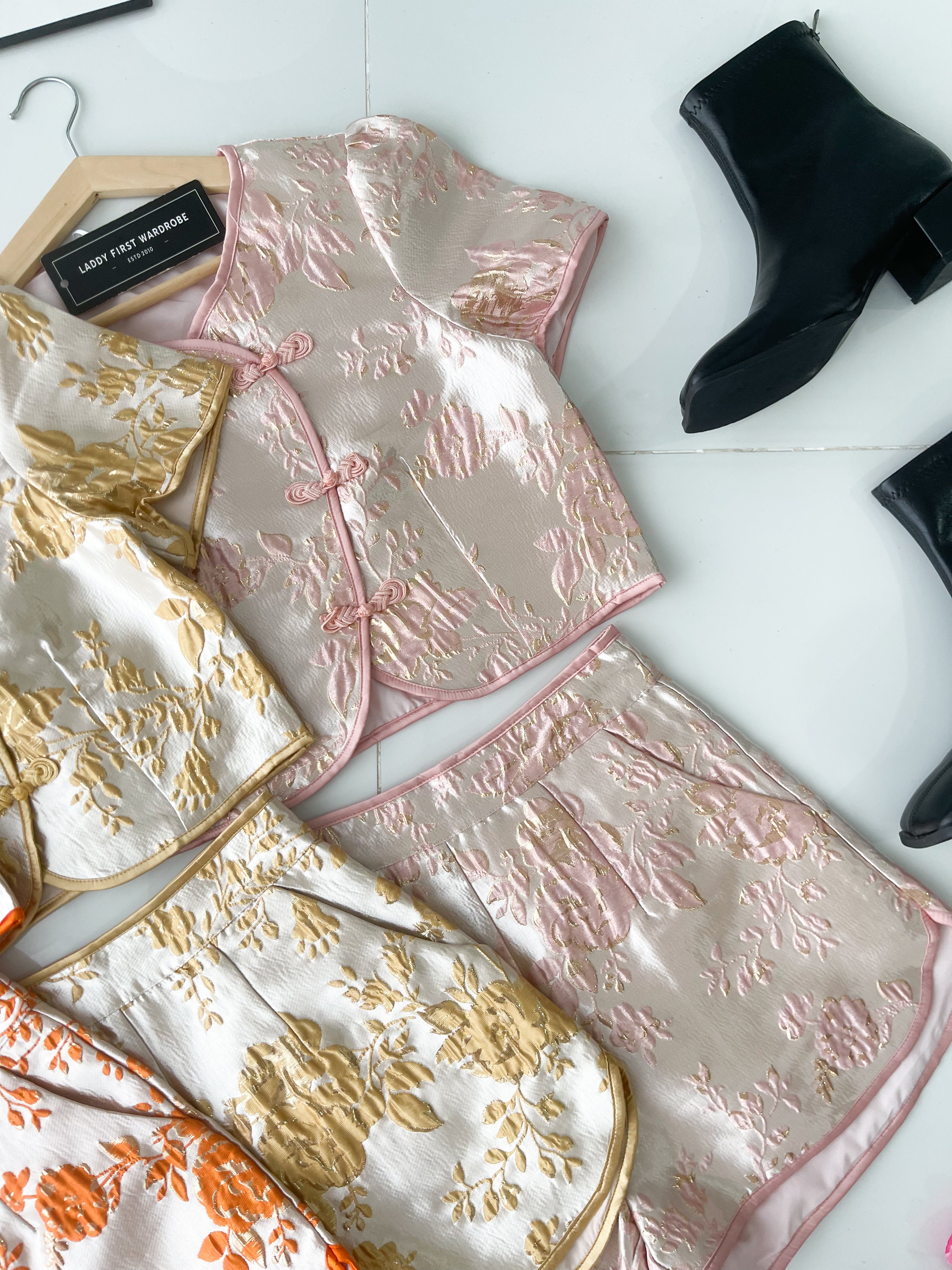 【SS23036】高品质两件式高端气质浮雕提花旗袍套装 短袖提花旗袍上衣➕提花短裤，有口袋❤️❤️