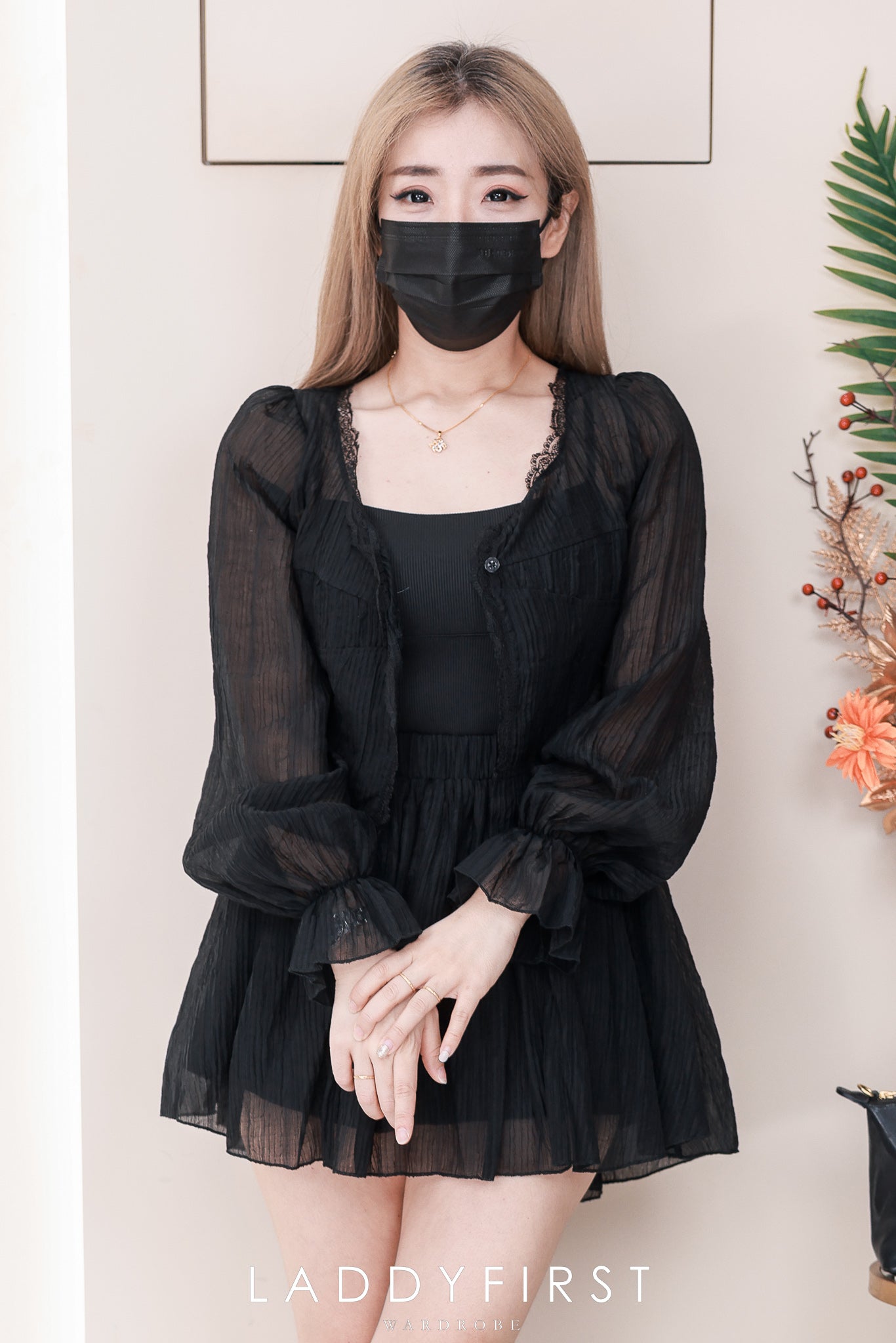 【SS52855】高品质三件式韩式温柔风时尚套装 自调无袖肩带内搭上衣➕透视雪纺外套➕松紧腰弹力减龄百搭裙子，内层有里布短裤 ❤️❤️