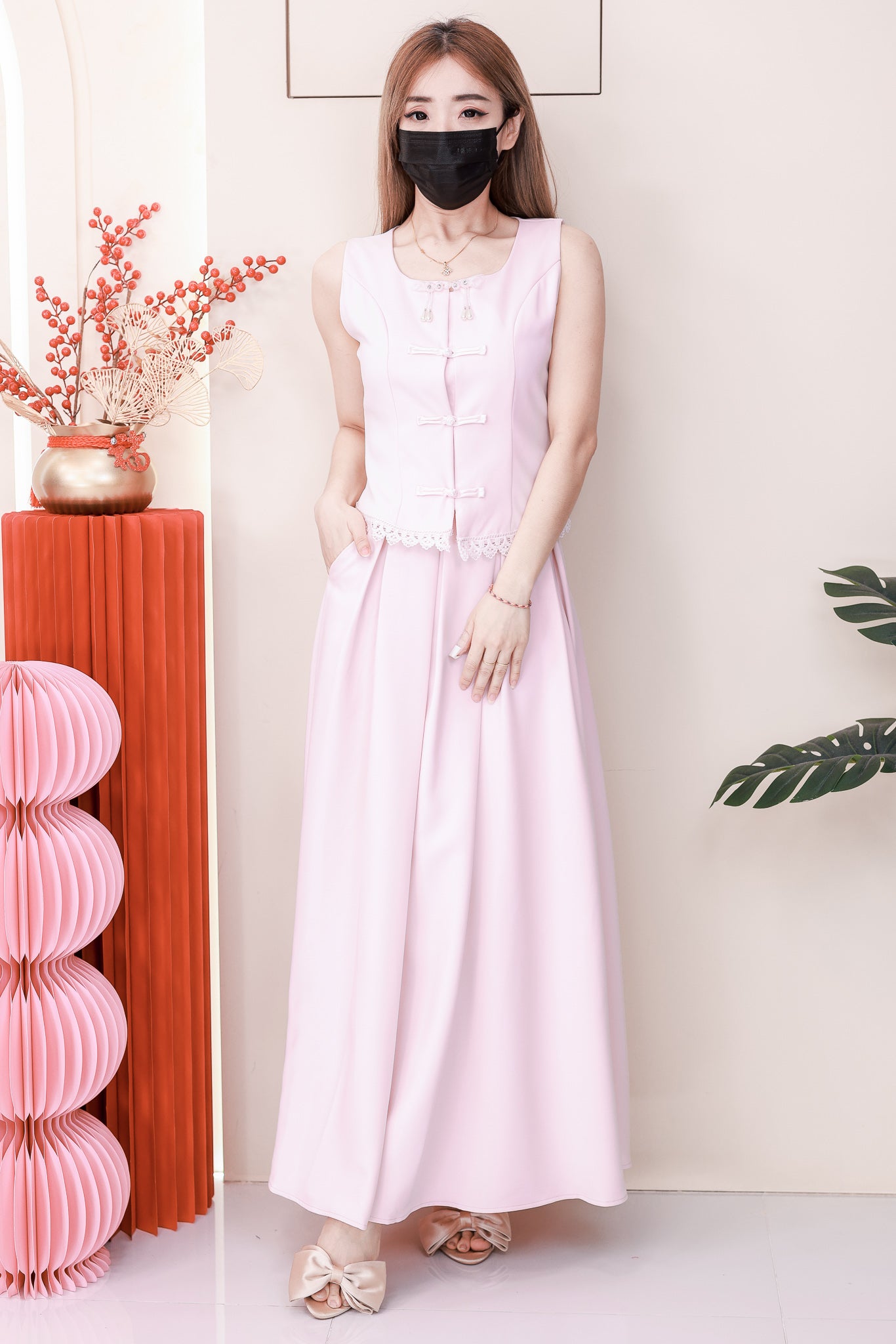 【SS2627】高品质两件式特出女神极简连旗袍套装 精致吊坠扣子无袖旗袍上衣➕ 阔摆高腰百搭长裙，有口袋 ❤️❤️