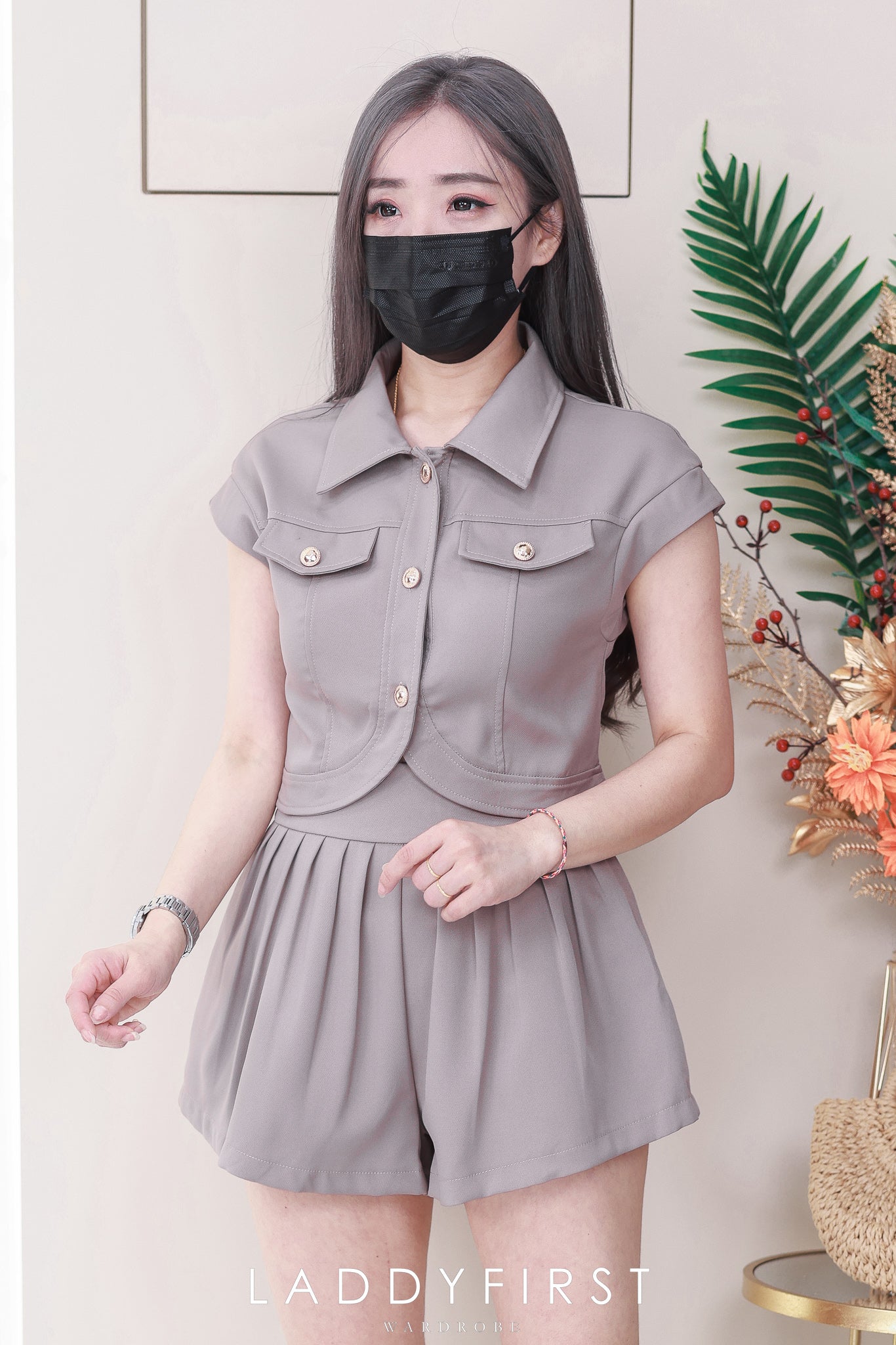 【SS3517】【LFW独家小圆饼】高品质两件高端气质西装时尚百搭套装 翻领出袖西装上衣➕百褶宽腿高腰百搭短裤，有口袋 ❤️❤️