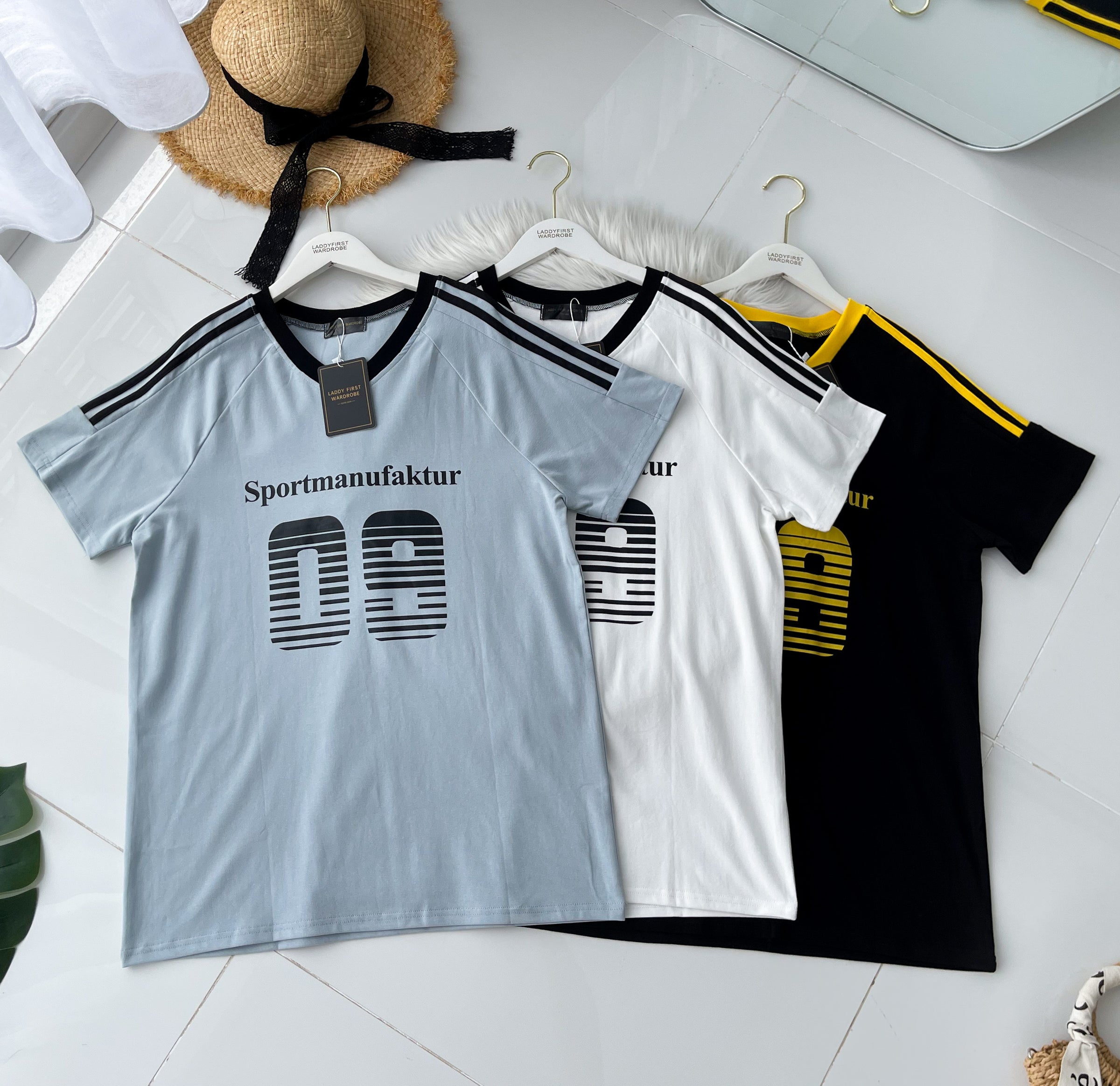 【T14260 / 9062】高品质V领09字母拉线设计纯棉OVERSIZED 上衣 ❤❤ 【B-R2-C4】