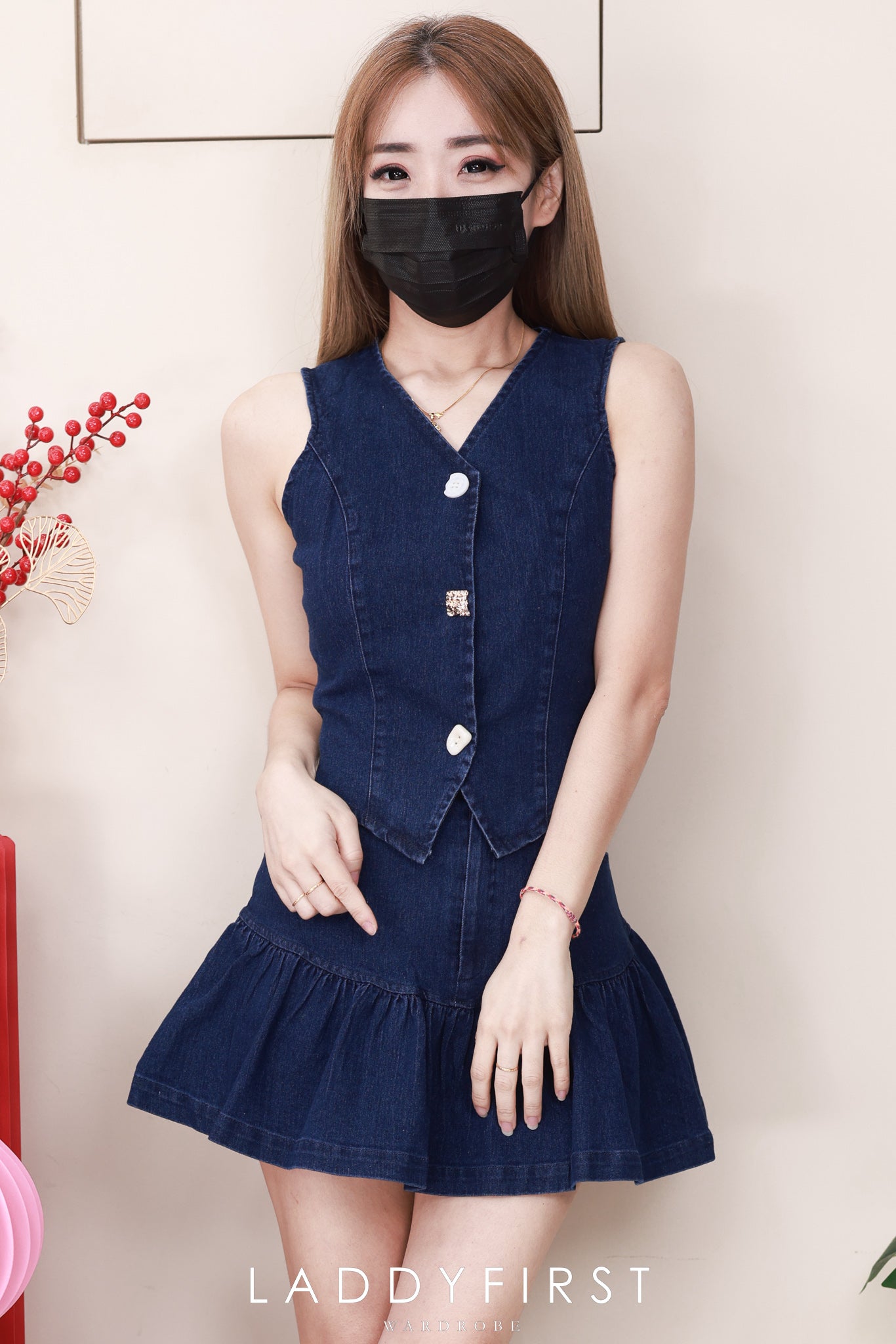 【SS520268】高品质两件式韩式减龄牛仔套装 马甲式无袖牛仔上衣➕减龄牛仔高腰百搭裙子，内层有里布短裤 ❤️❤️