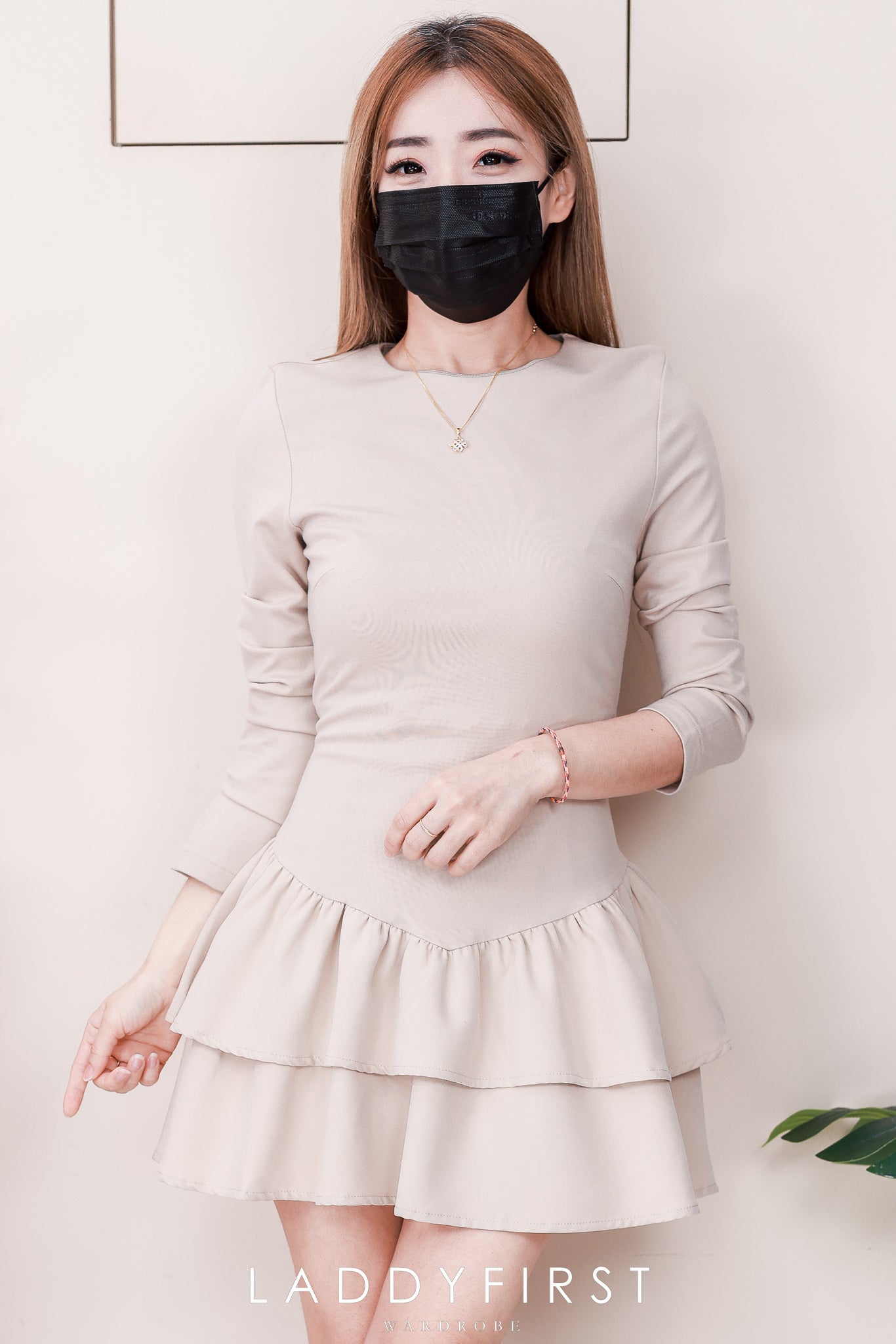 【D520232】高品质韩式女神款罗马长袖弹力上衣拼接荷叶蛋糕连身裙子，内层有里布短裤 ❤❤【B-RU】