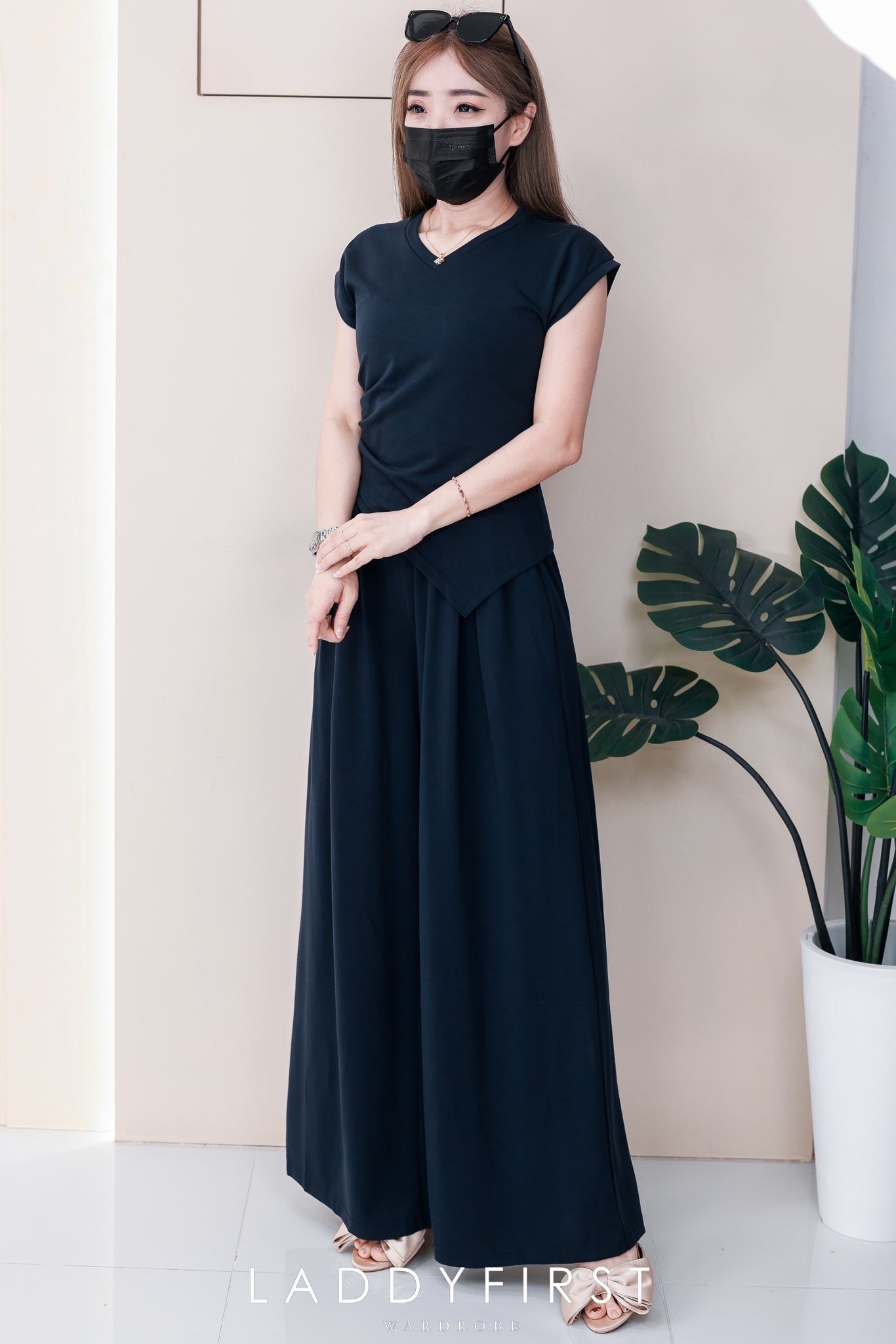 【SS9869-1】⚡补货预订款⚡高品质两件式韩式轻奢简约套装 V领修身版型纯棉百搭上衣➕松紧腰弹力阔脚高腰百搭长裤，有口袋 ❤️❤️