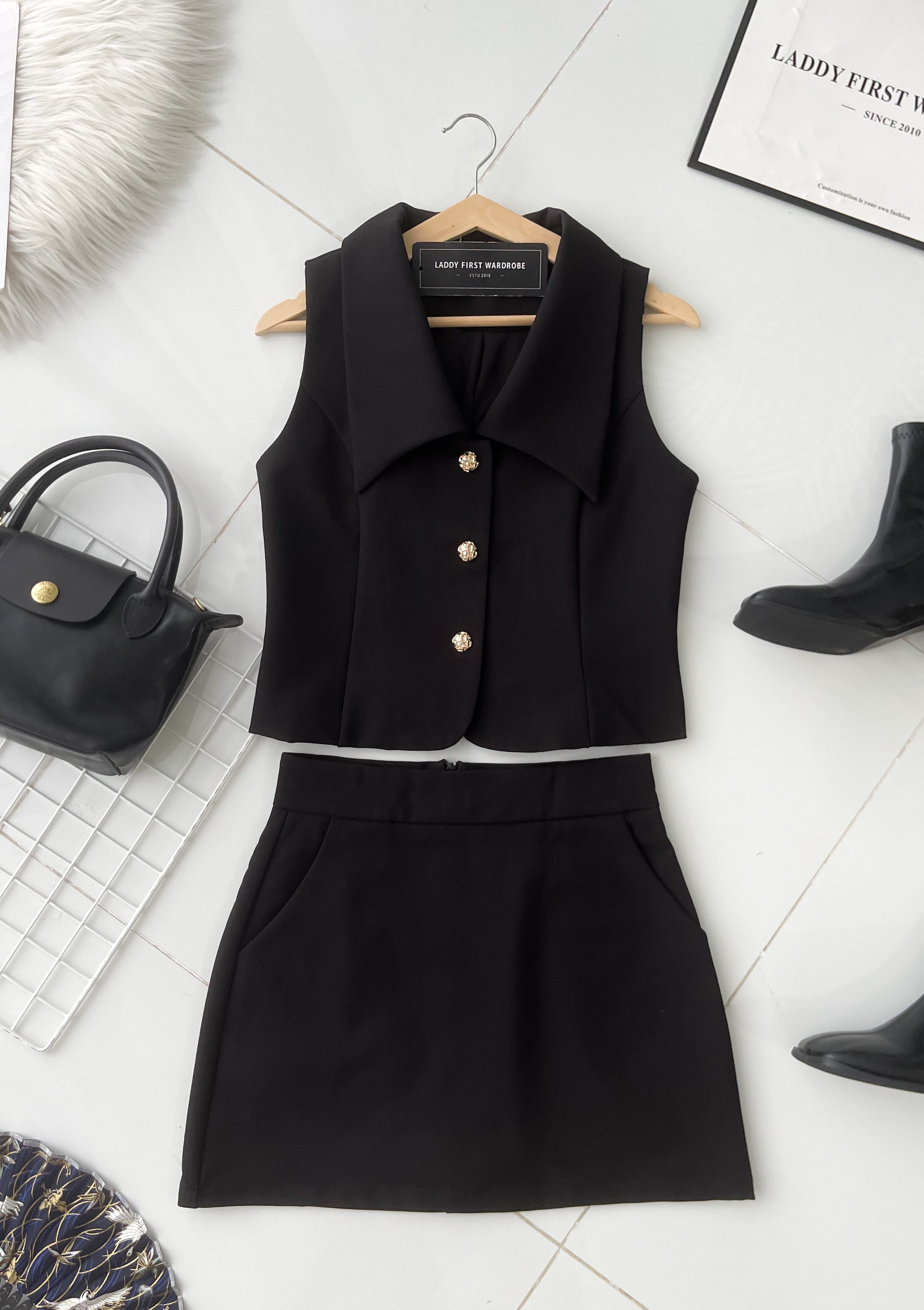 【SS81197】高品质两件式韩式时尚西装时装套装 翻领无袖上衣➕前后A字西装高腰百搭裙子，内层有里布短裤，有口袋 ❤️❤️