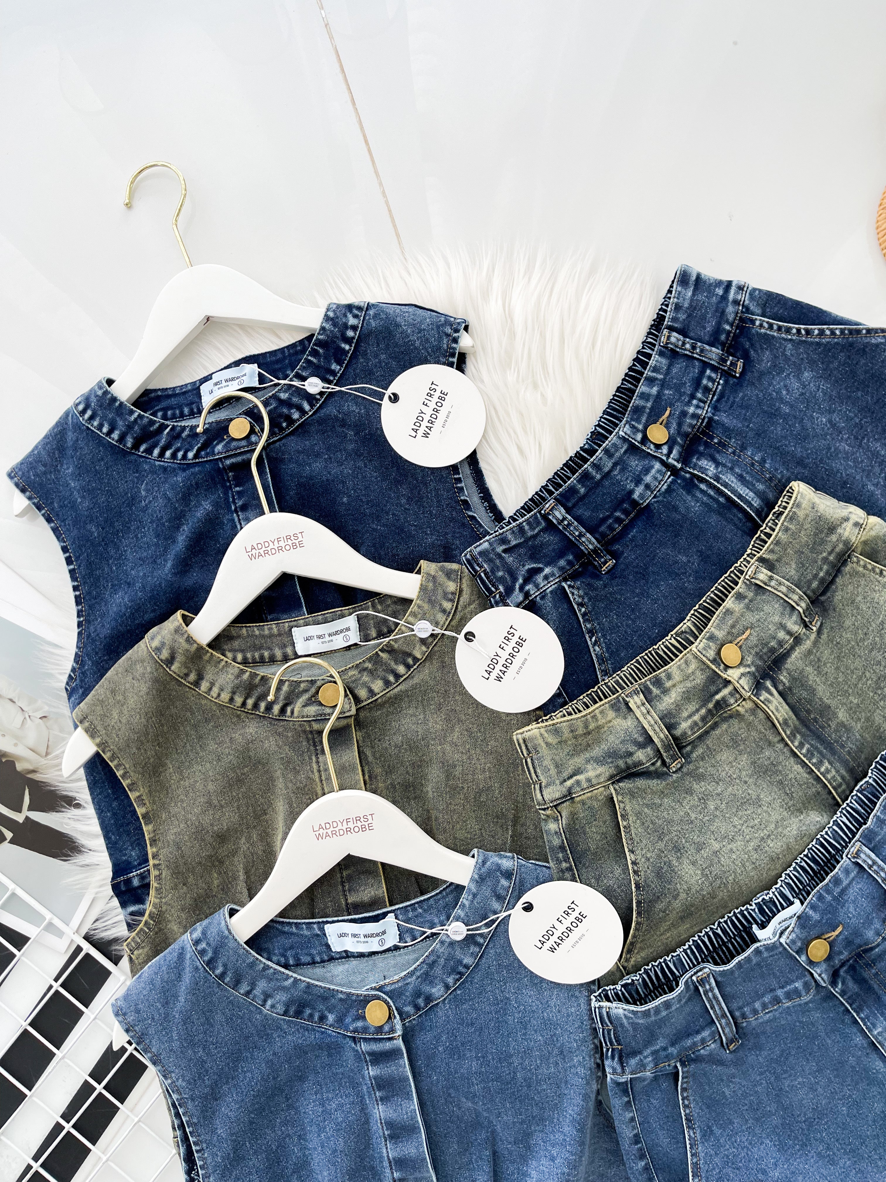 【SS3519】【LFW独家小圆饼】独家爆款高品质两件式牛仔COTTON JEANS时尚气质休闲百搭套装 牛仔无袖上衣➕牛仔高腰百搭短裤，后腰伸缩弹力，有口袋 ❤️❤️