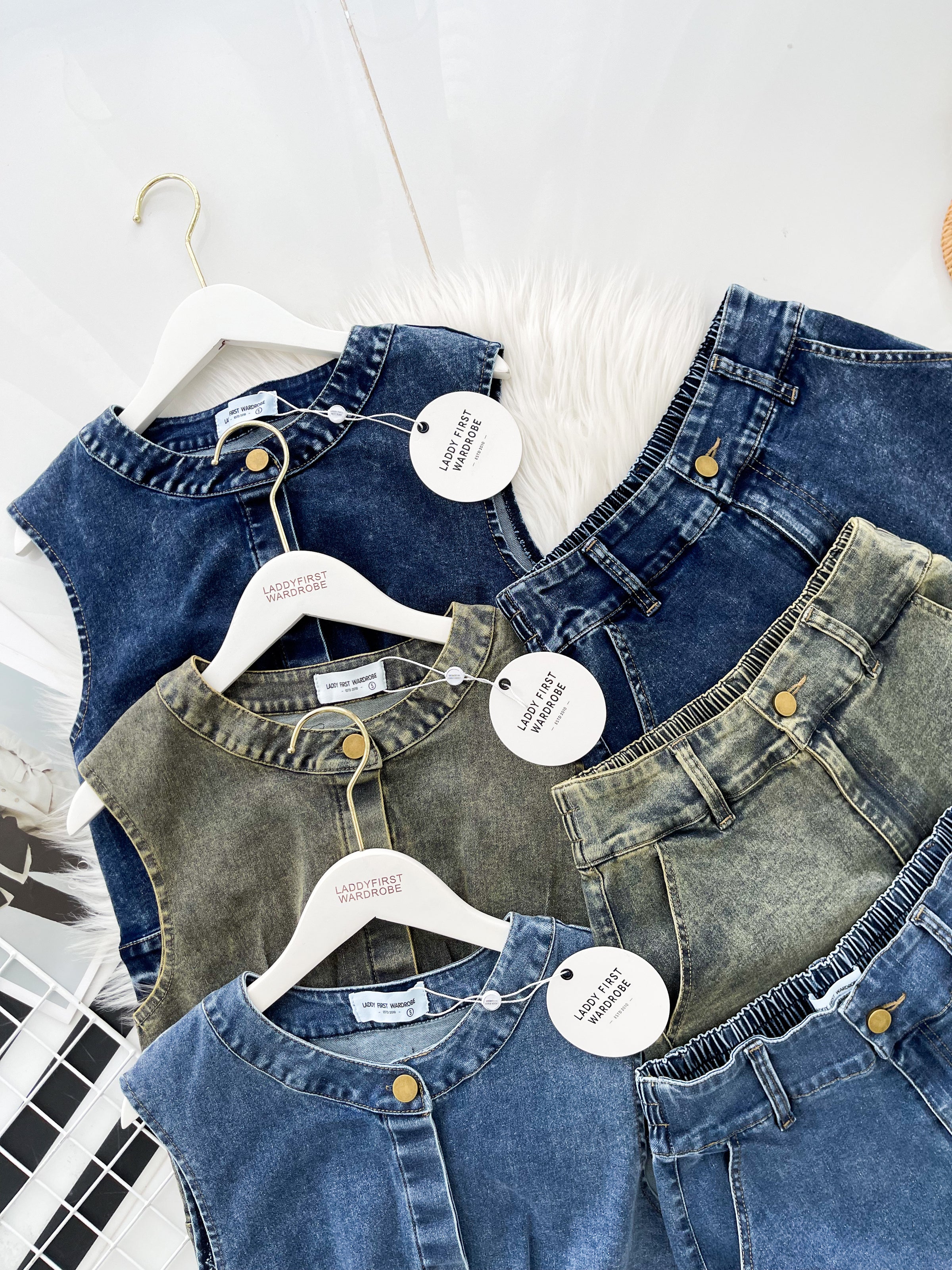 【SS3519】【LFW独家小圆饼】独家爆款高品质两件式牛仔COTTON JEANS时尚气质休闲百搭套装 牛仔无袖上衣➕牛仔高腰百搭短裤，后腰伸缩弹力，有口袋 ❤️❤️