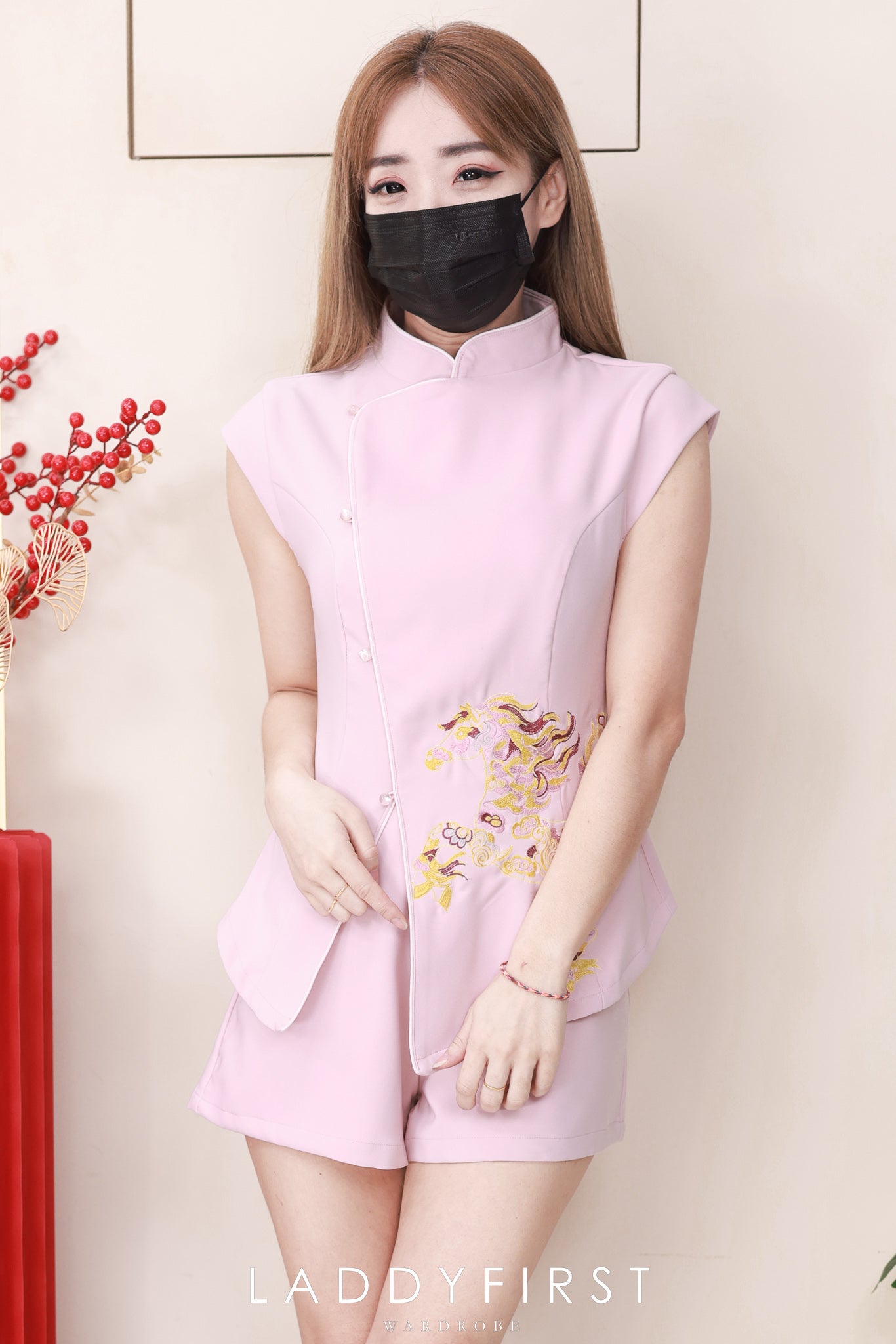 【SS55351-1】⚡补货预订款⚡高品质两件式复古国风新中式旗袍套装 立领旗袍上衣➕西装高腰百搭短裤，有口袋 ❤️❤️