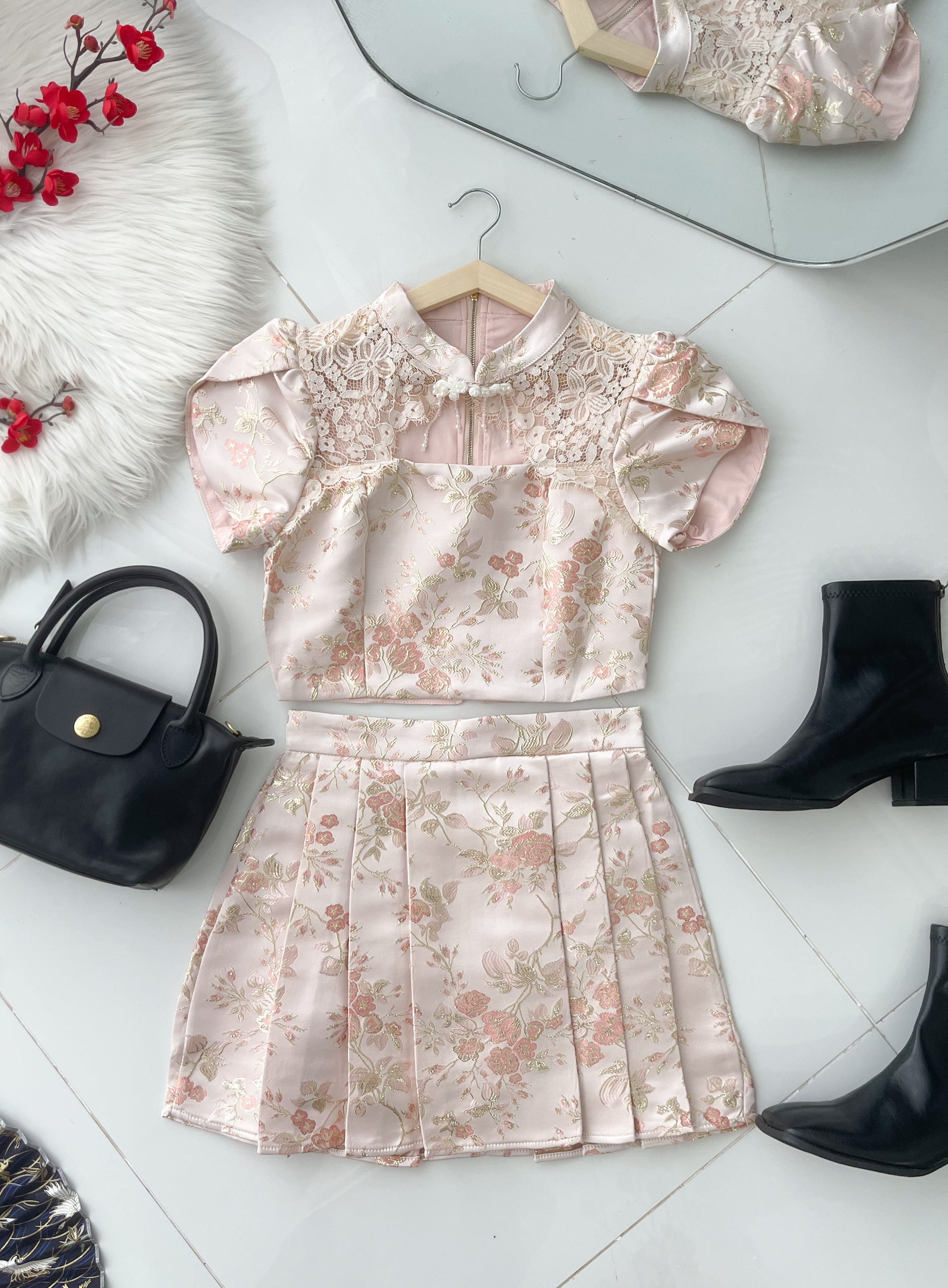 【SS21581 / 37123】高品质两件式新中式提花旗袍套装 泡泡袖提花旗袍上衣➕提花百褶高腰裙子，内层有里布短裤 ❤️❤️