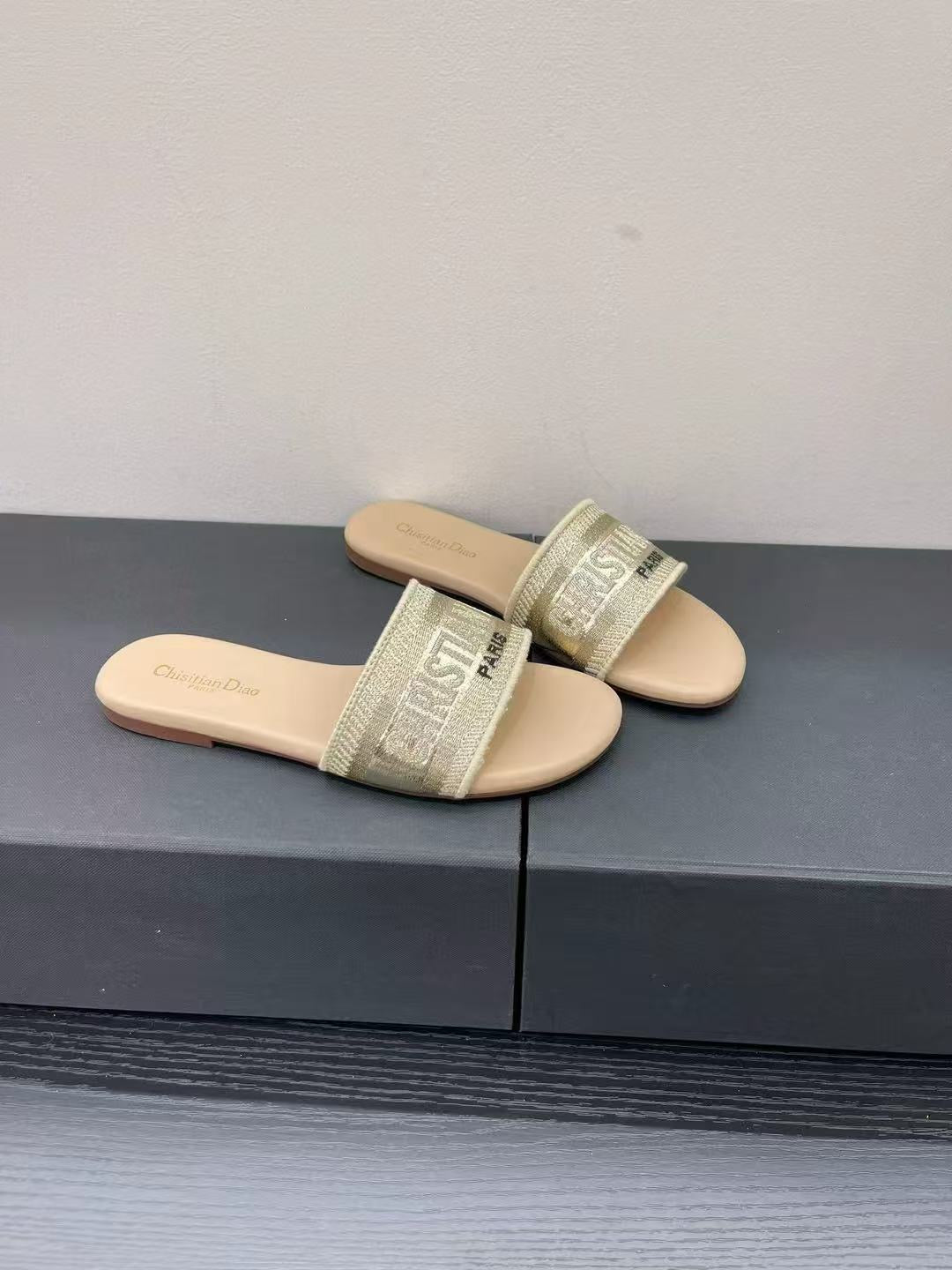 【R2123】 ✨现货✨高品质气质透气蕾丝尖头高跟鞋 👠