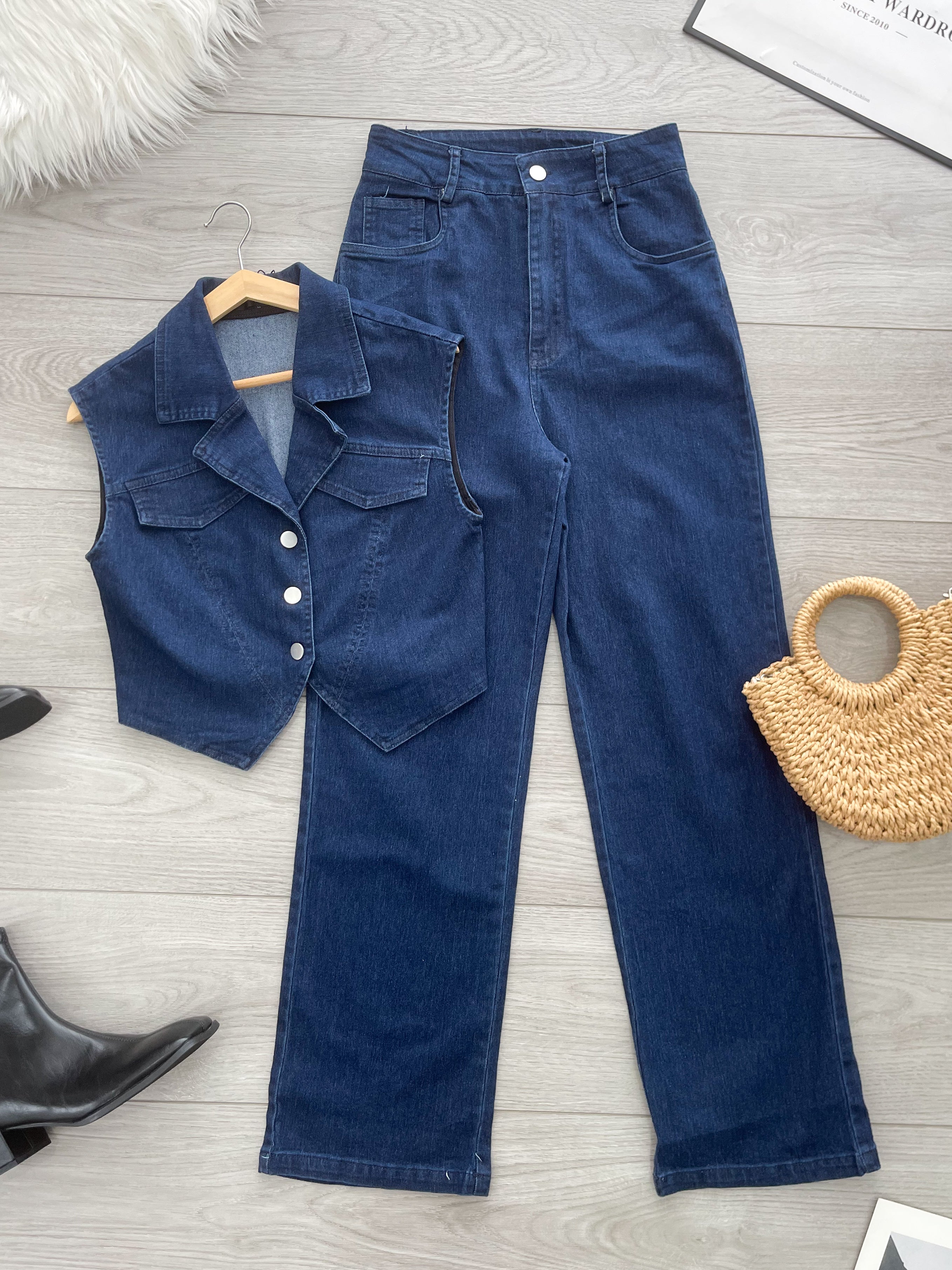 【SS520263】高品质质两件式韩式御姐风马甲式COTTON JEANS牛仔套装 马甲式牛仔上衣➕牛仔直筒高腰长裤，有口袋❤️❤️