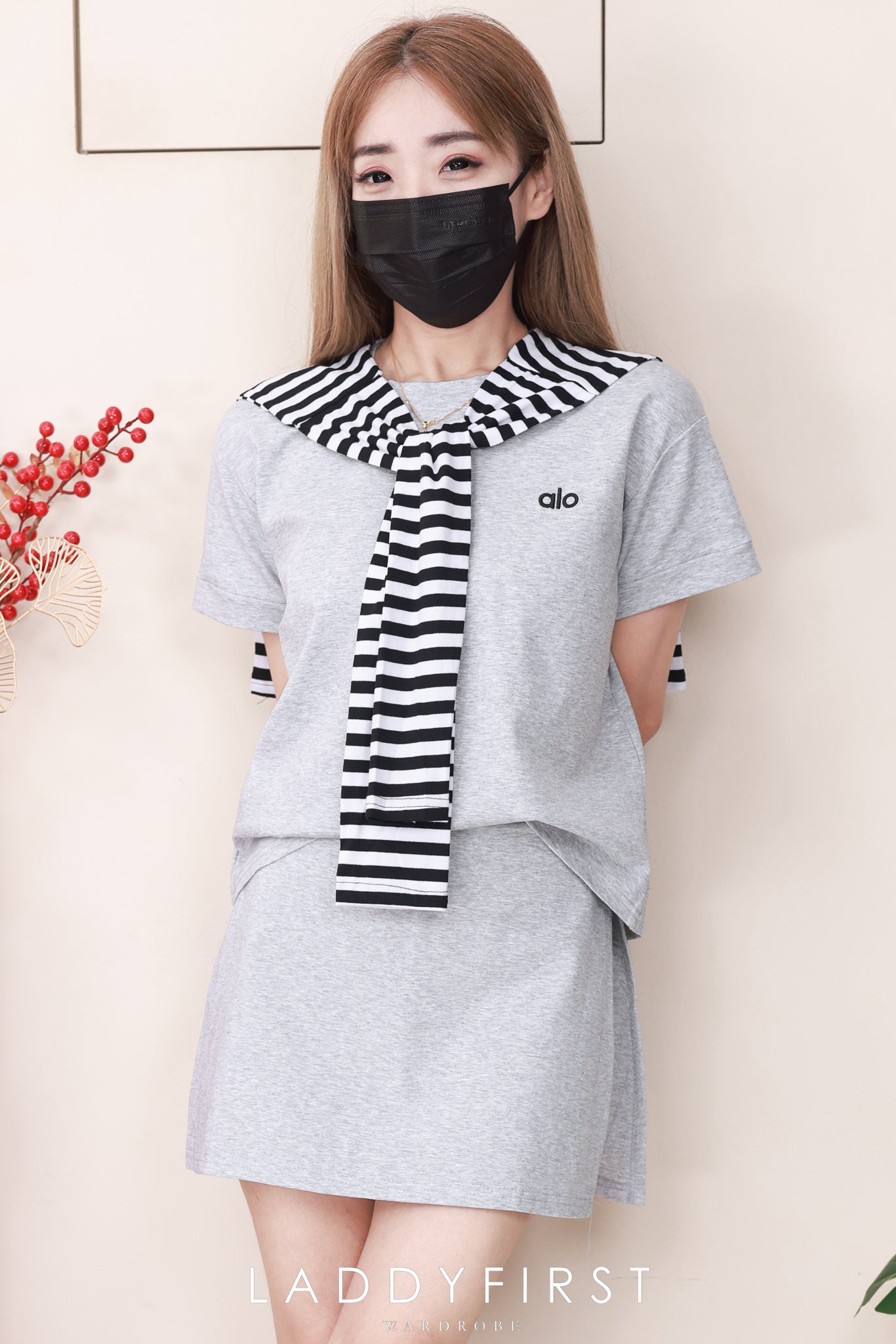 【SS612】高品质三件式韩系学院风时尚套装 宽松百搭上衣➕百搭裤裙，两侧开叉设计 ❤️❤️