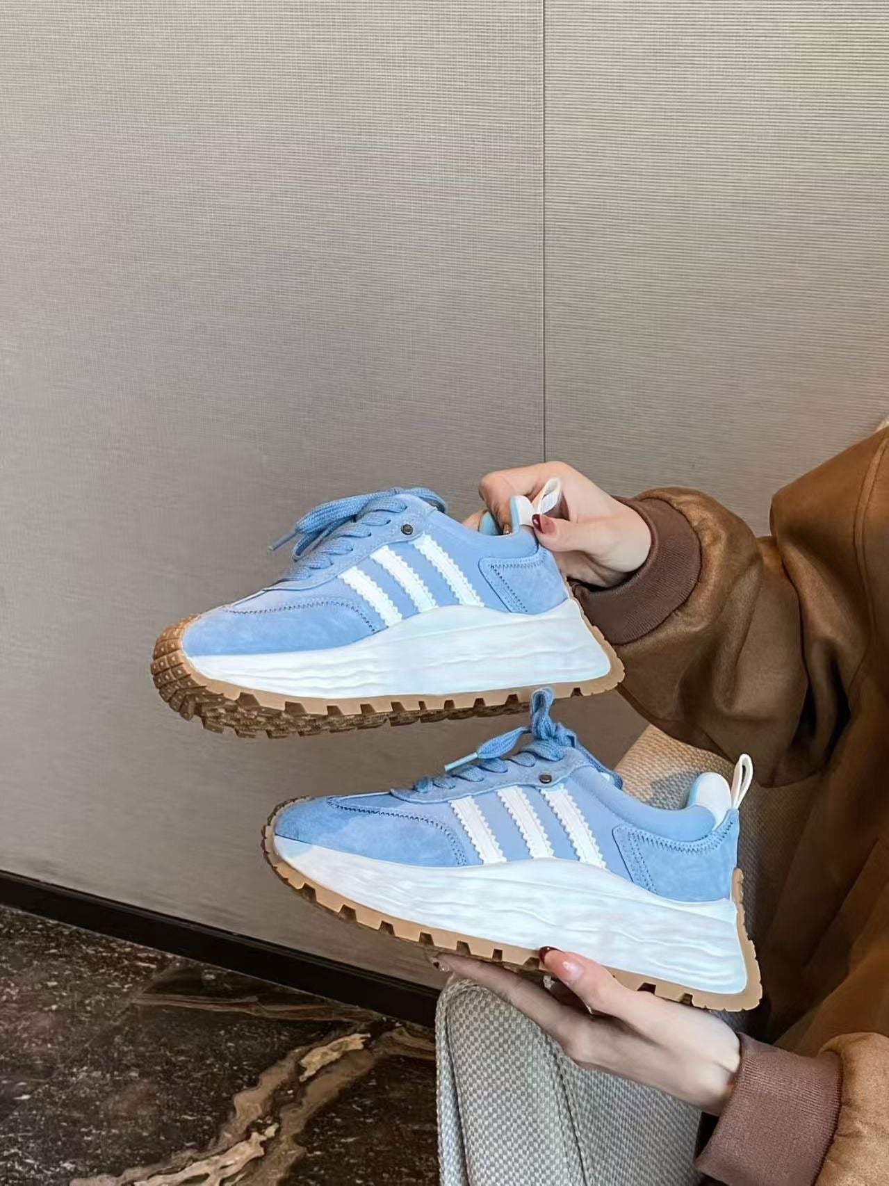 【R5577-1】🔅精选预售款🔅 高质量经典款松糕厚底阿甘鞋子 ❤️