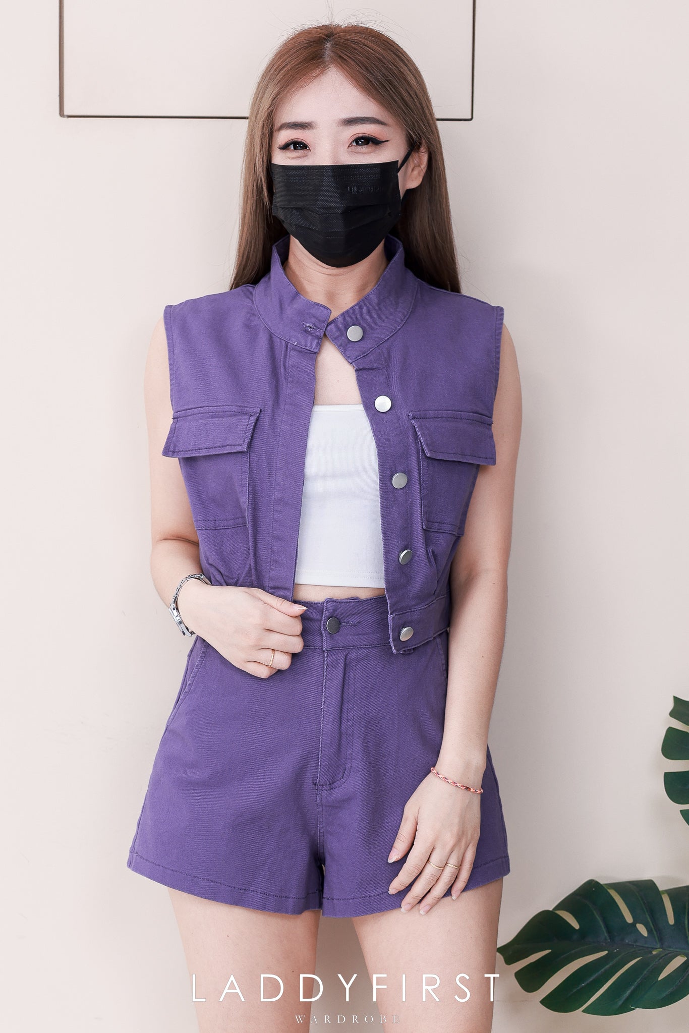 【SS121520】高品质两件式COTTON JEANS牛仔套装 马甲无袖上衣外套➕牛仔高腰短裤，有口袋 背面松紧弹力 ❤️❤️