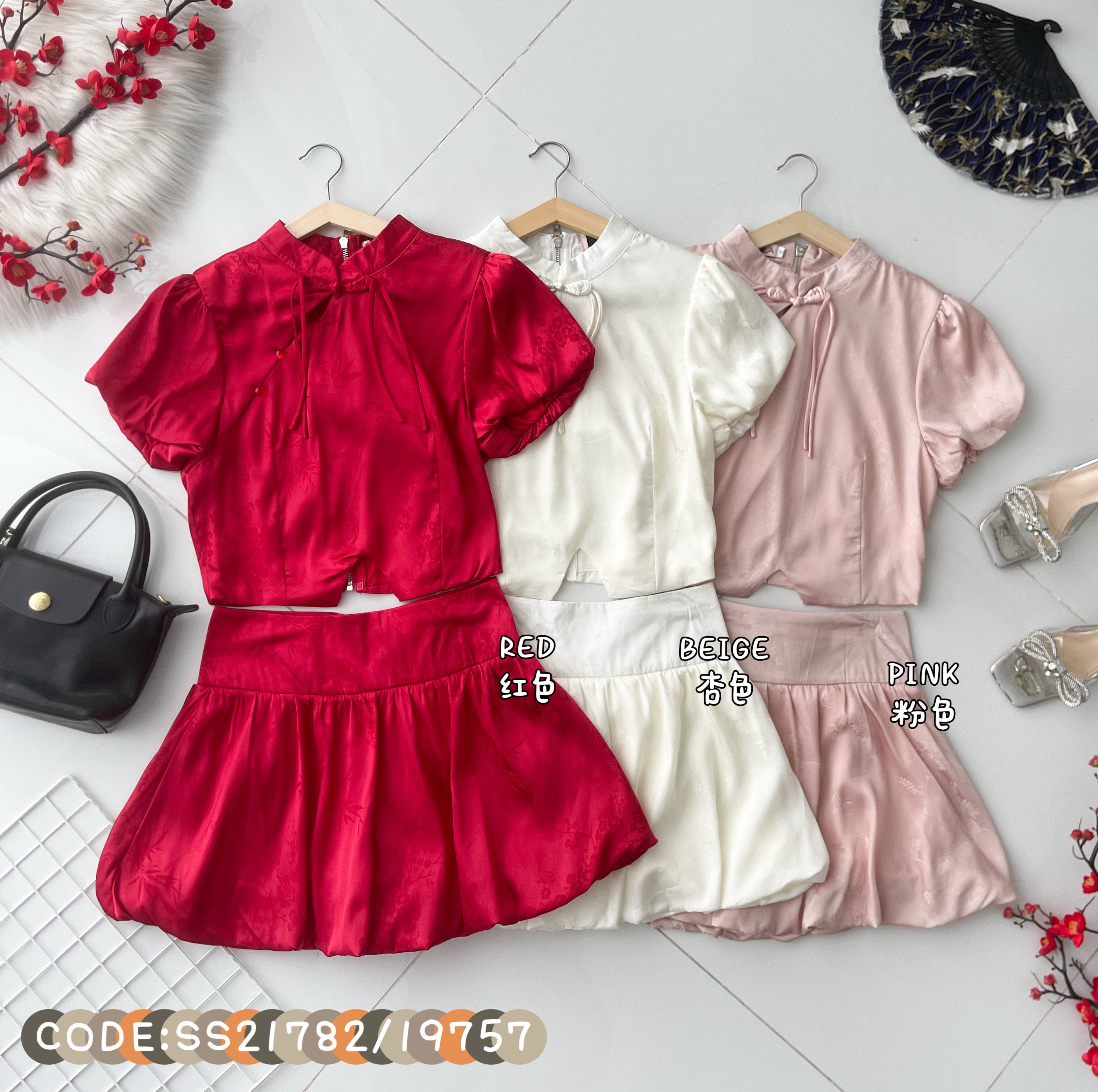 【SS21782 / 19757】高品质两件式滑面缎面新中式花苞旗袍套装 泡泡袖旗袍上衣➕花苞高腰裙子，内层有里布短裤 ❤️❤️