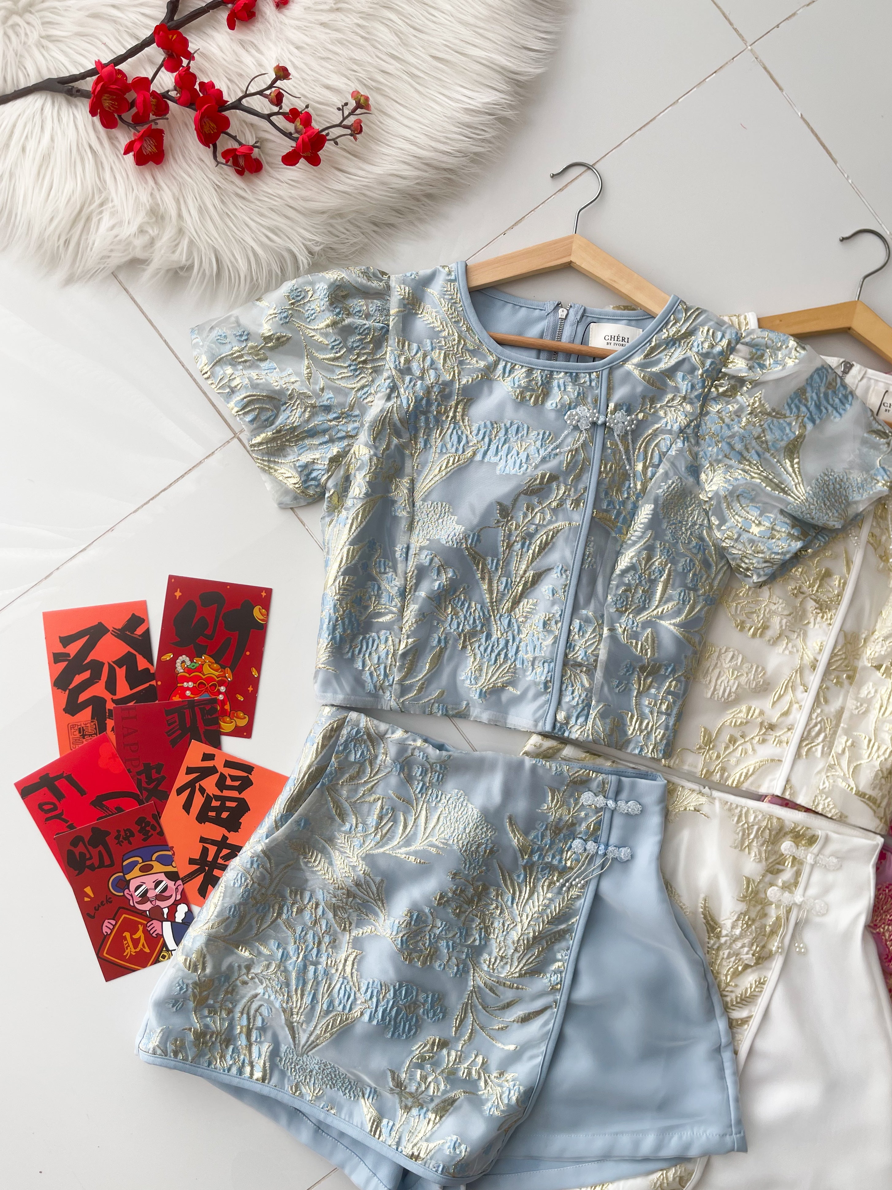 【SS2757】高品质两件式新中式提花旗袍套装 泡泡袖提花旗袍上衣➕提花拼接缎面高腰裤裙，有口袋 ❤️❤️