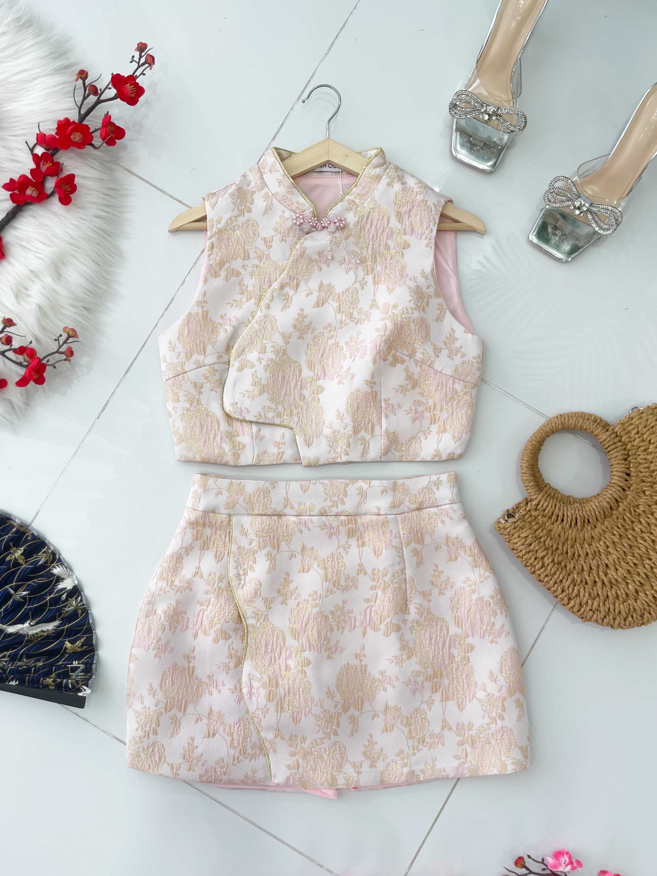 【SS21817 / 65178】高品质两件式高端气质国风新中式提花旗袍套装 无袖提花旗袍上衣➕A字旗袍高腰裙子，内层有里布短裤 ❤️❤️