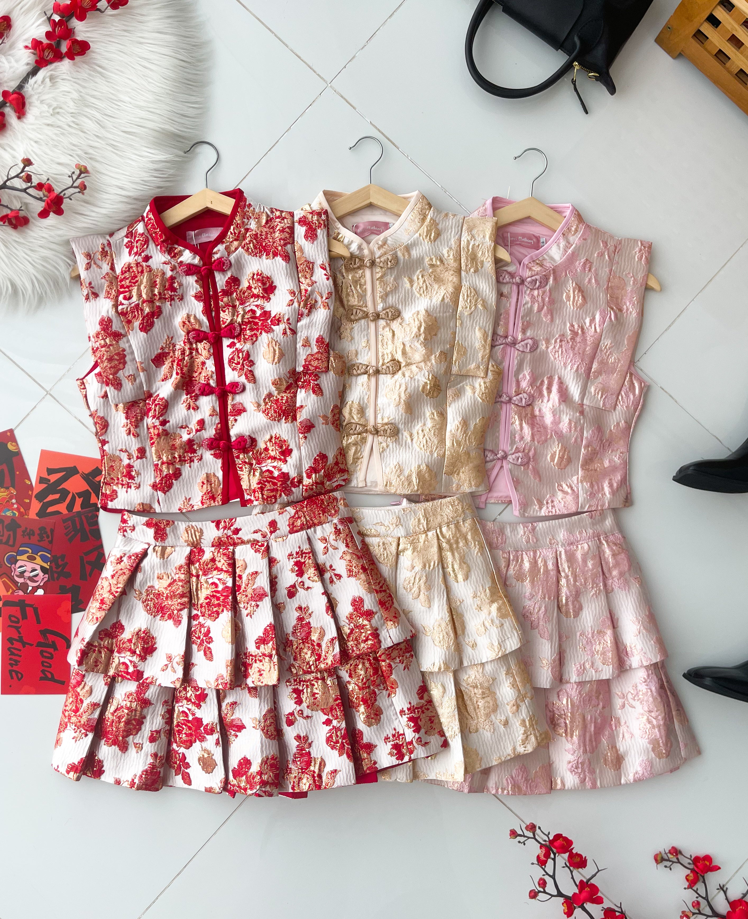 【SS6983】高品质两件式新中式提花旗袍套装 马甲无袖提花旗袍上衣➕提花蛋糕百褶高腰裙子，内层有里布短裤 ❤️❤️