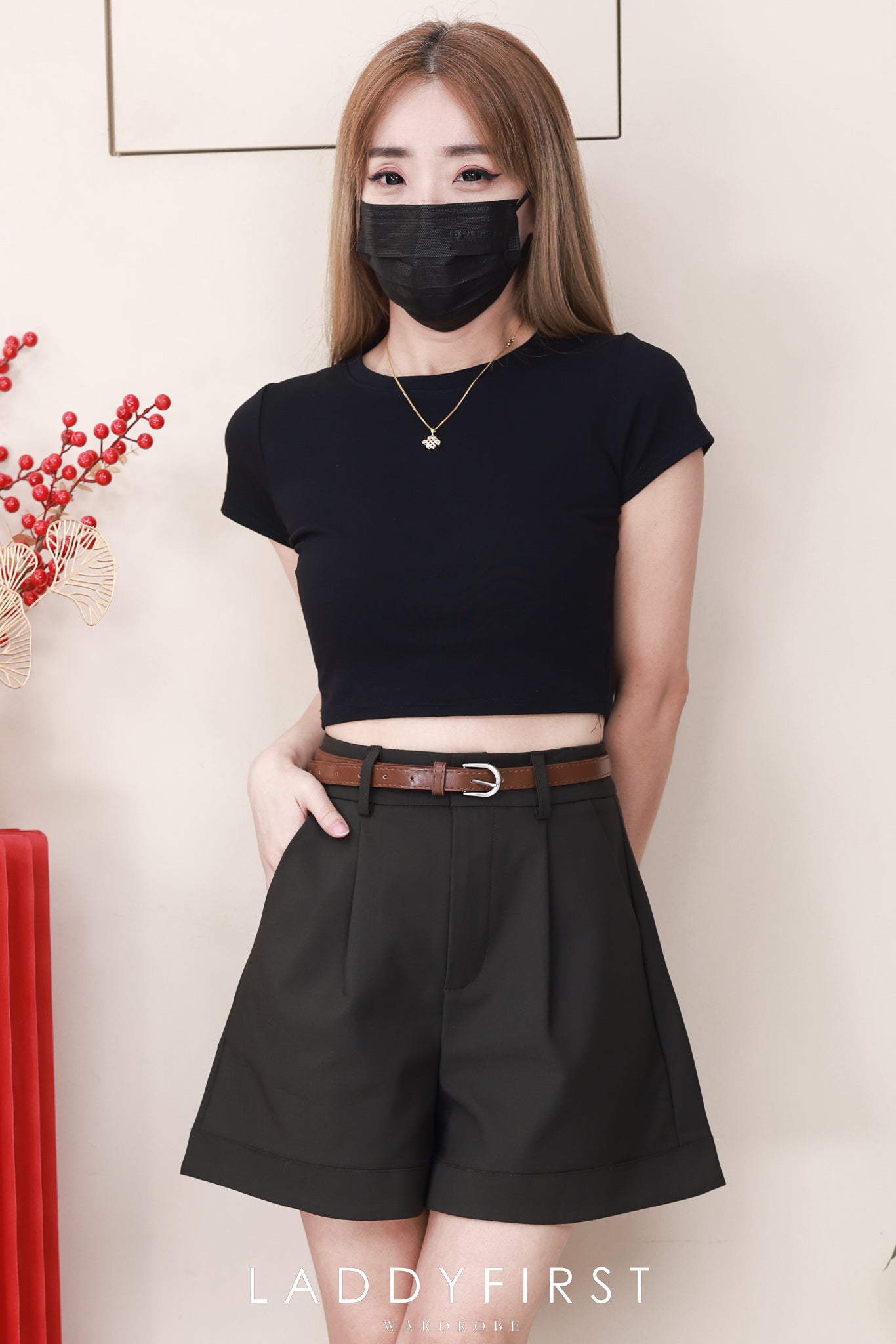 【S82946】高品质简约时尚厚实西装高腰显瘦百搭短裤，附送腰带，有口袋 ❤️❤️