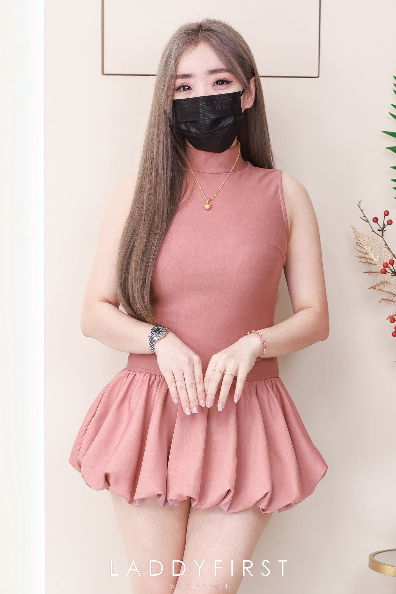 【D410081】高品质欧美背面镂空露背设计无袖花苞连身裙子，内层有安全裤，罗马弹力面料❤️❤️
