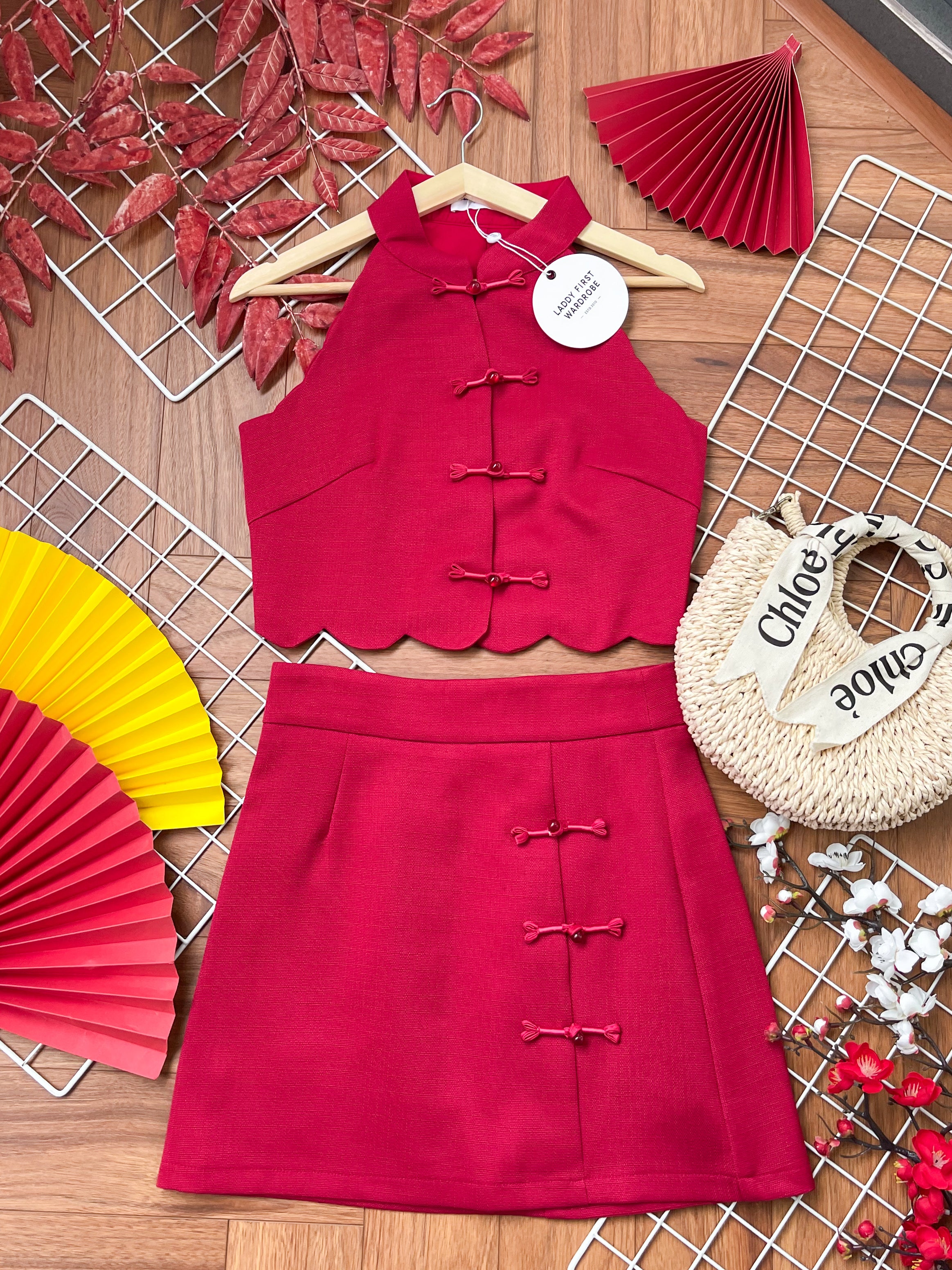 【SS3489】【LFW独家小圆饼】高品质两件式女神款小香风旗袍时尚套装 盘扣CUT IN旗袍上衣➕盘扣小香风高腰裙子，内层有里布短裤 ❤️❤️