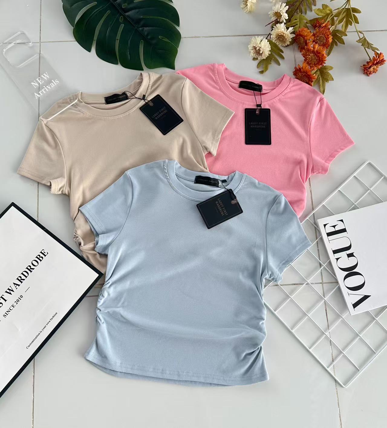 【T1061-1】🧧 宠粉福利回馈 🧧  独家爆款高品质纯棉弹力圆领短袖简约日常百搭款上衣，两侧收腰设计 #衣柜必入手百搭款 ❤❤