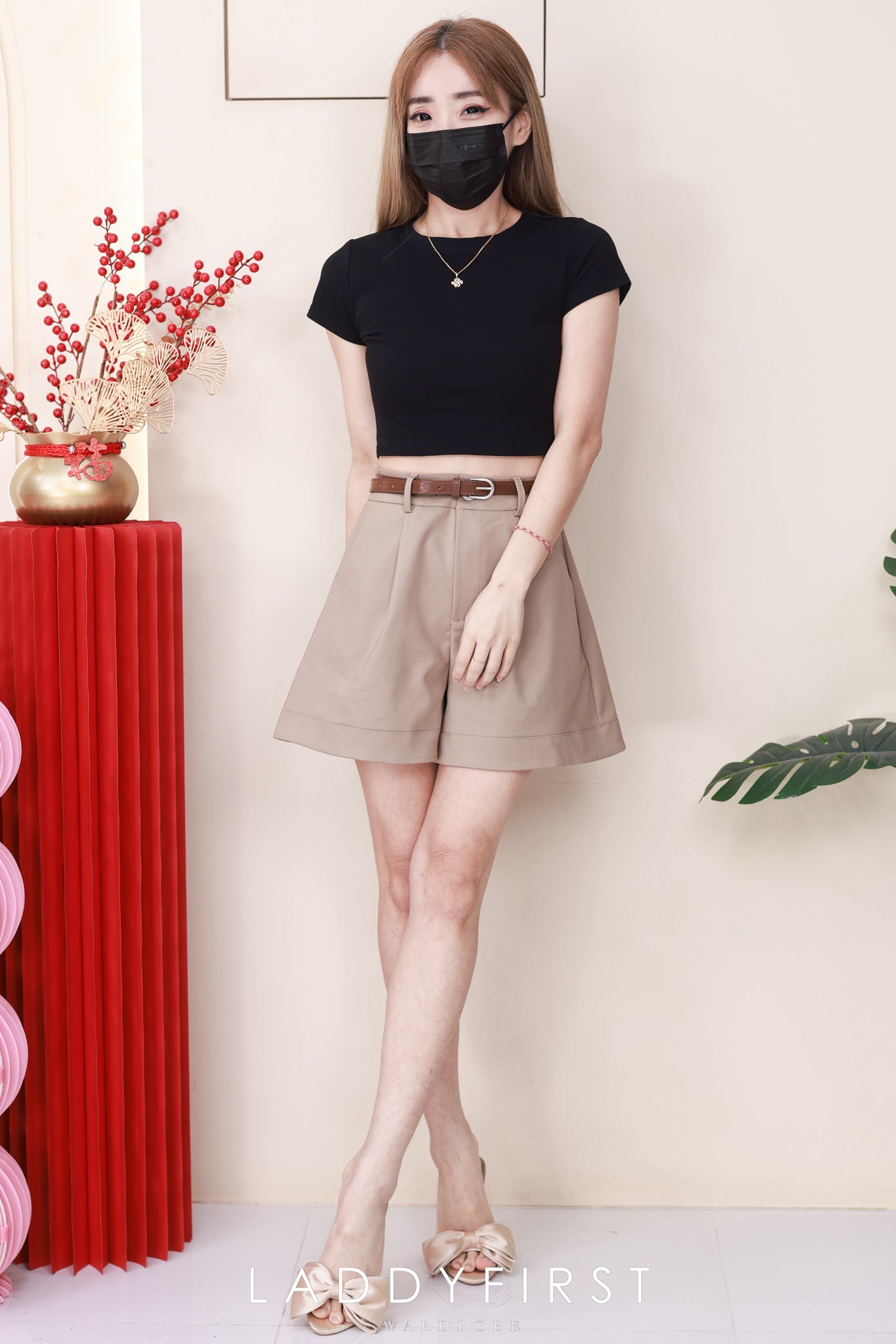 【S82946】高品质简约时尚厚实西装高腰显瘦百搭短裤，附送腰带，有口袋 ❤️❤️