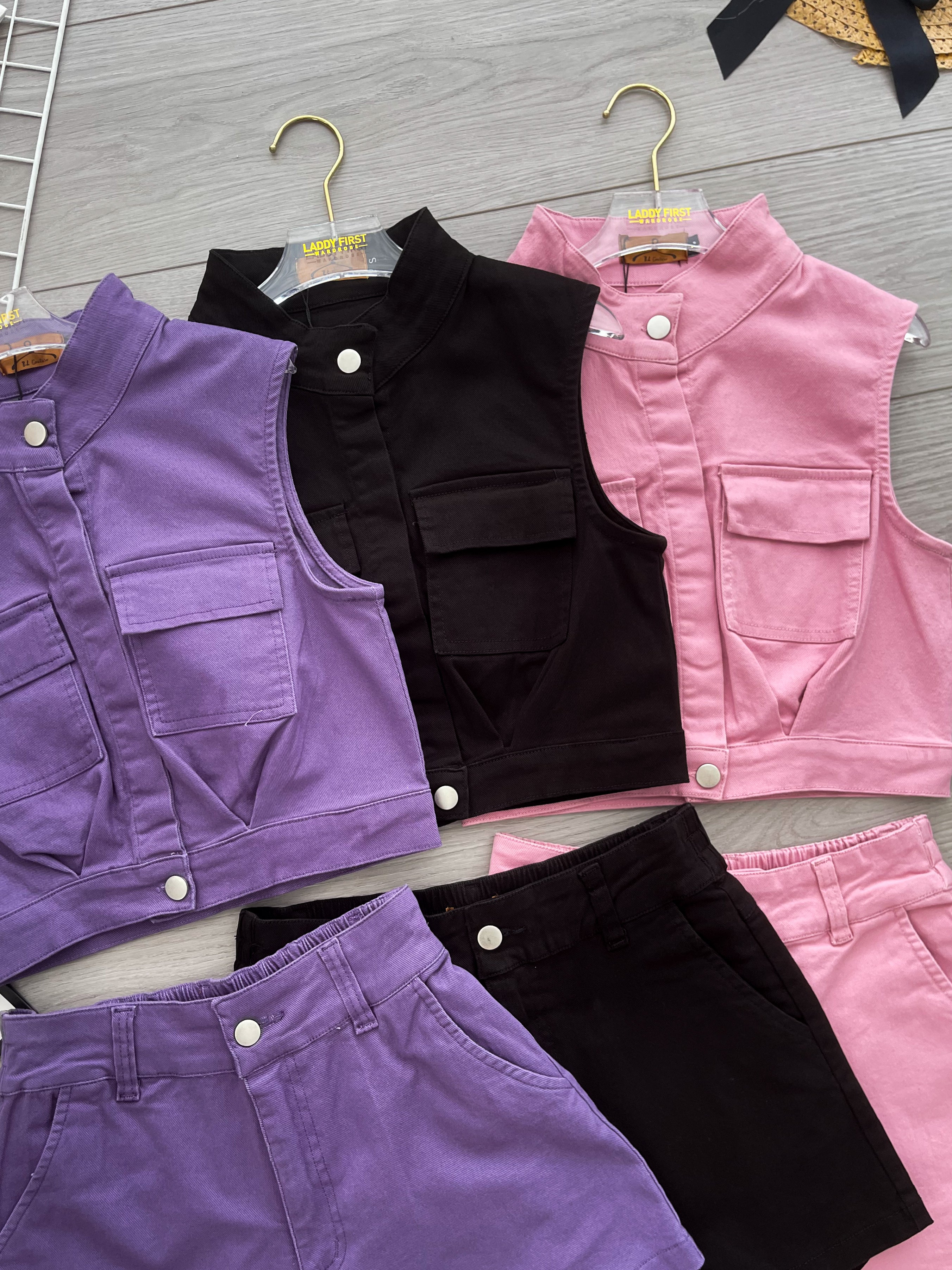 【SS121520】高品质两件式COTTON JEANS牛仔套装 马甲无袖上衣外套➕牛仔高腰短裤，有口袋 背面松紧弹力 ❤️❤️