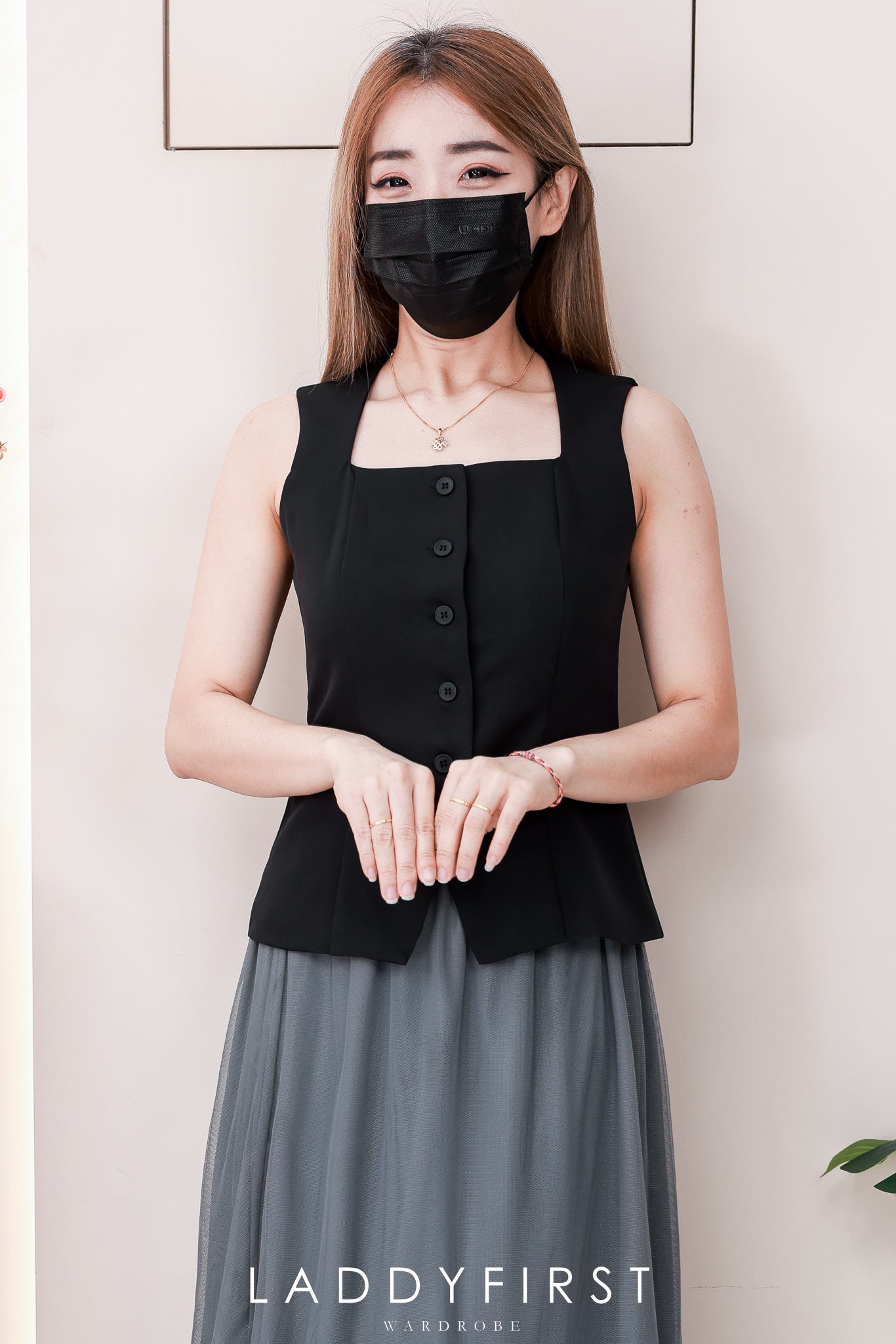 【SS81182】高品质两件式韩式轻奢风时尚套装 翻领无袖西装上衣➕蛋糕网纱长裙 ❤️❤️