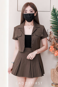 【SS9331】LFW独家爆款 高品质两件式欧美减龄款西装时尚百搭套装 西装翻领短袖上衣，可当小外套穿搭➕西装百褶高腰裙子，内层有里布短裤 ❤️❤️【B-R2-C6】