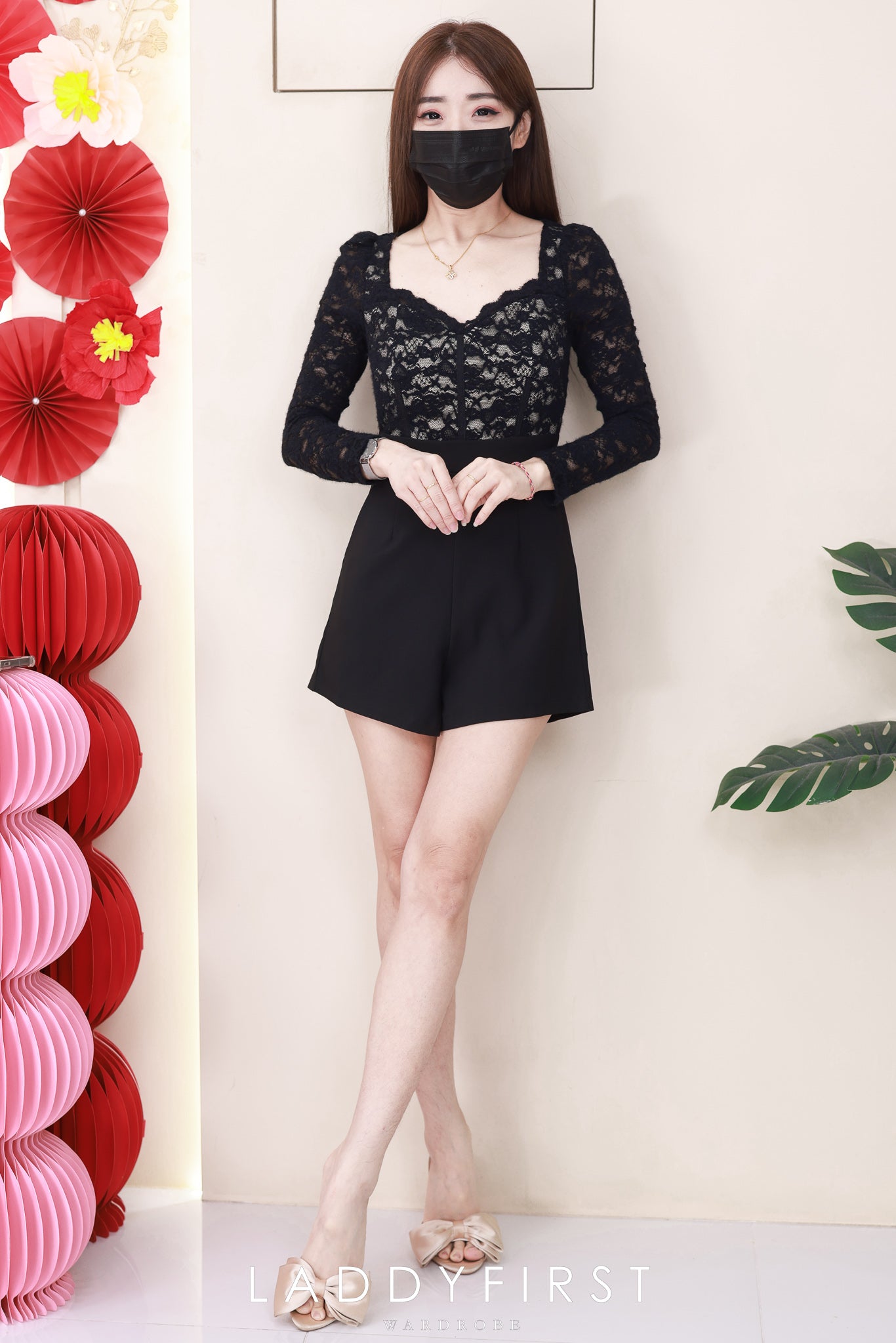 【D8229601】🧧 宠粉福利回馈 🧧【LFW独家小圆饼】高品质蕾丝绣花长袖上衣拼接西装连身短裤，有口袋 ❤️❤️【E-R2-C2】