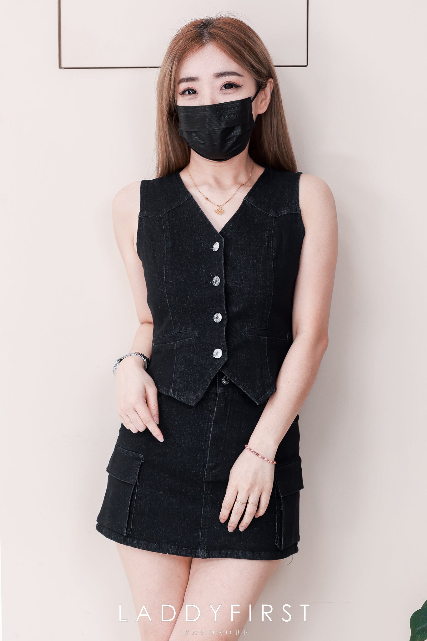 【SS21678 / 37423】【补厂家现货⚡⚡】两件式欧美复古风马甲式牛仔套装 V领马甲式牛仔上衣➕牛仔高腰百搭裙子，内层有里布短裤，有口袋 ❤️❤️