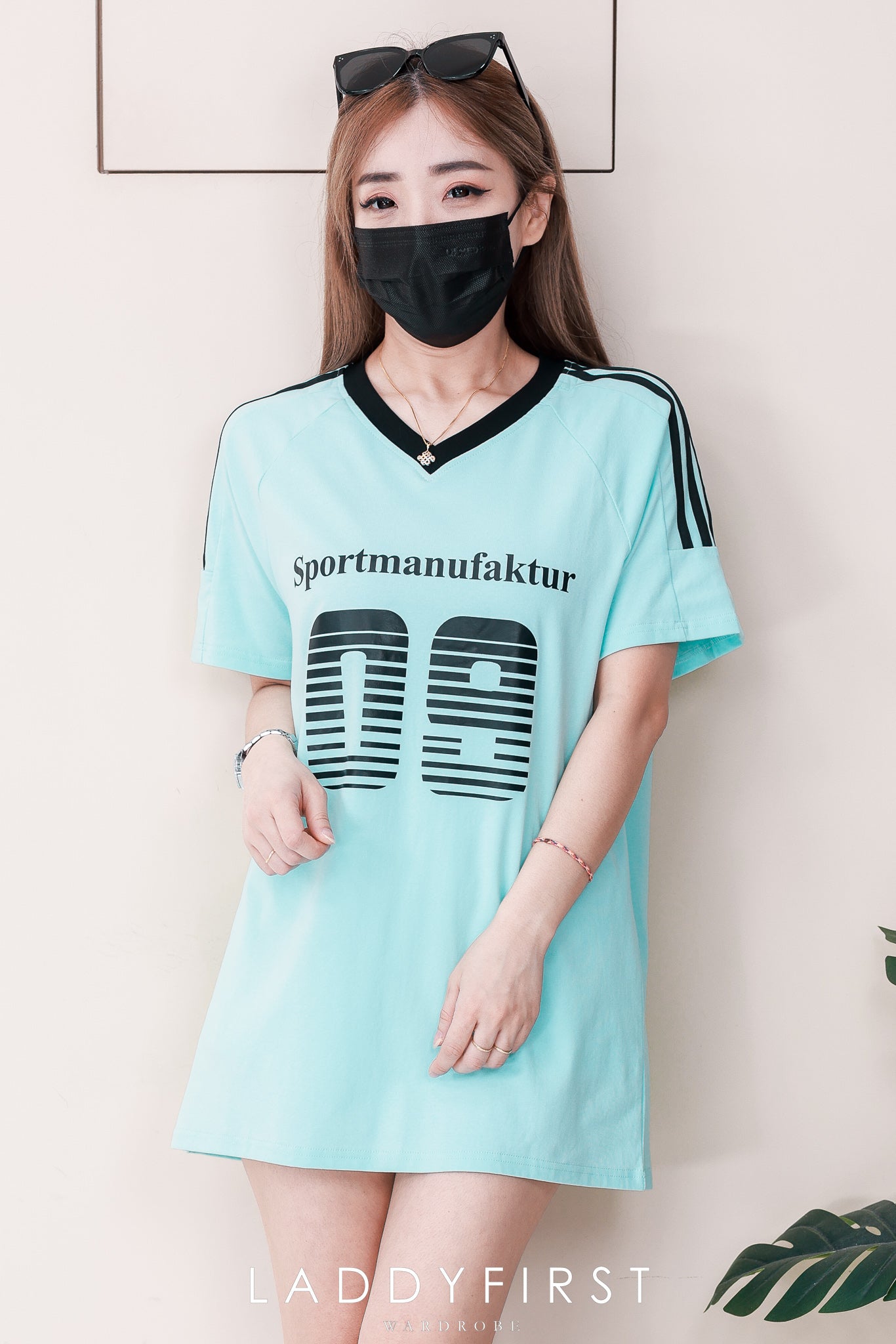 【T14260 / 9062】高品质V领09字母拉线设计纯棉OVERSIZED 上衣 ❤❤ 【B-R2-C4】