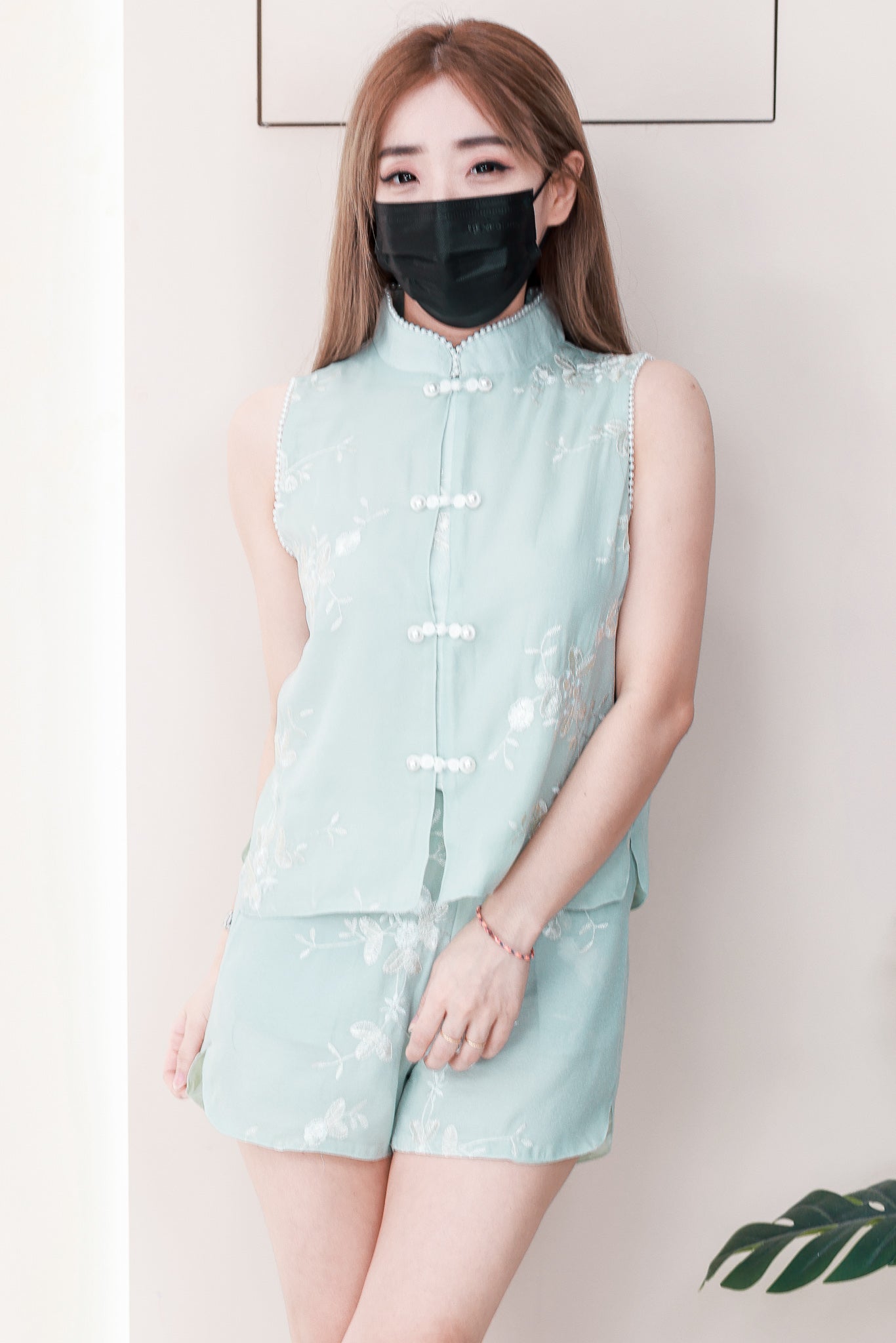 【SS2024091】高品质两件式亮面提花旗袍套装 珍珠袖边无袖上衣➕提花短裤，有口袋 ❤️❤️