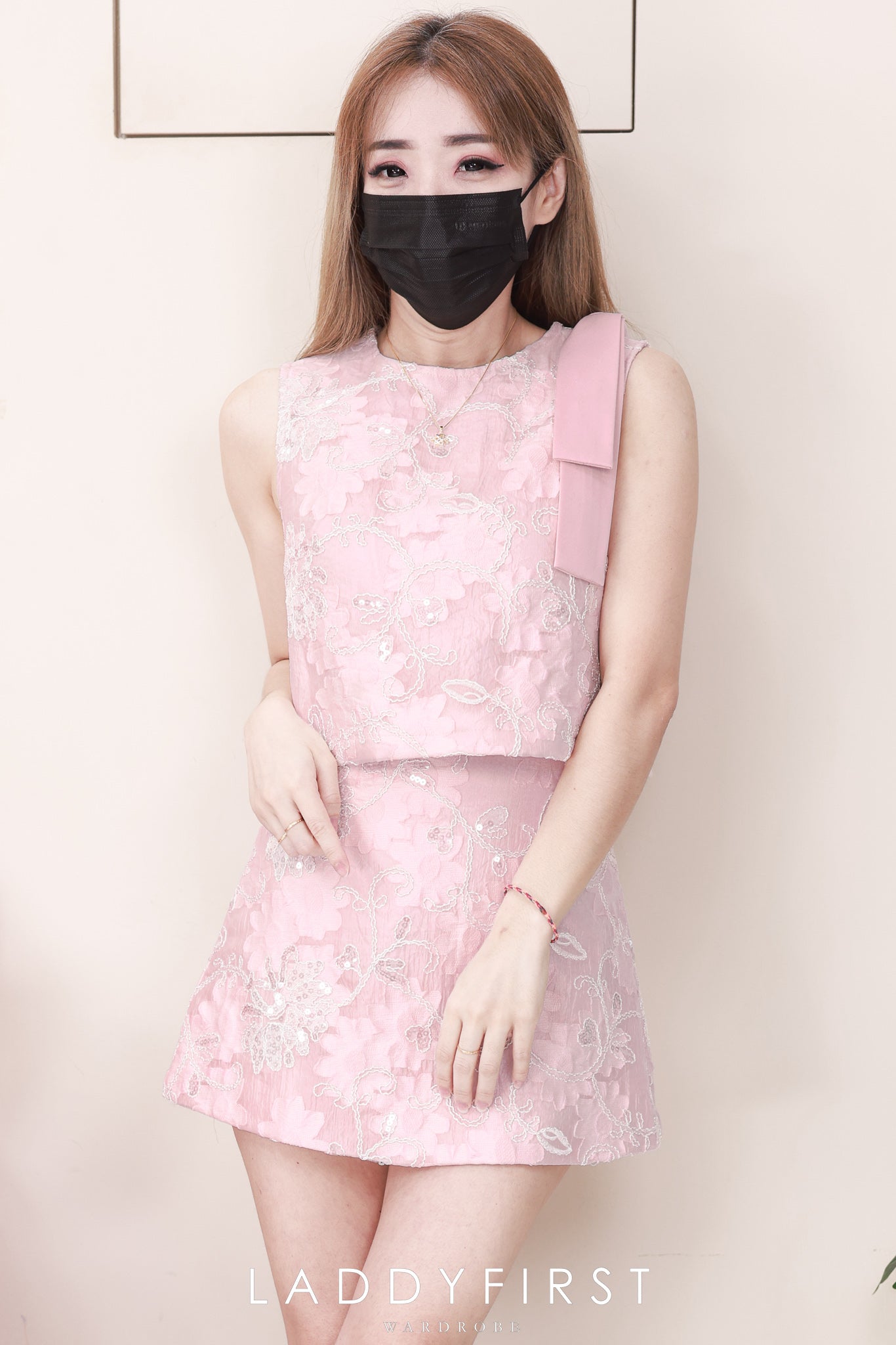 【SS25217】高品质两件式重工绣花拼接亮片套装 无袖上衣➕高腰裙子，内层有里布短裤 ❤️❤️