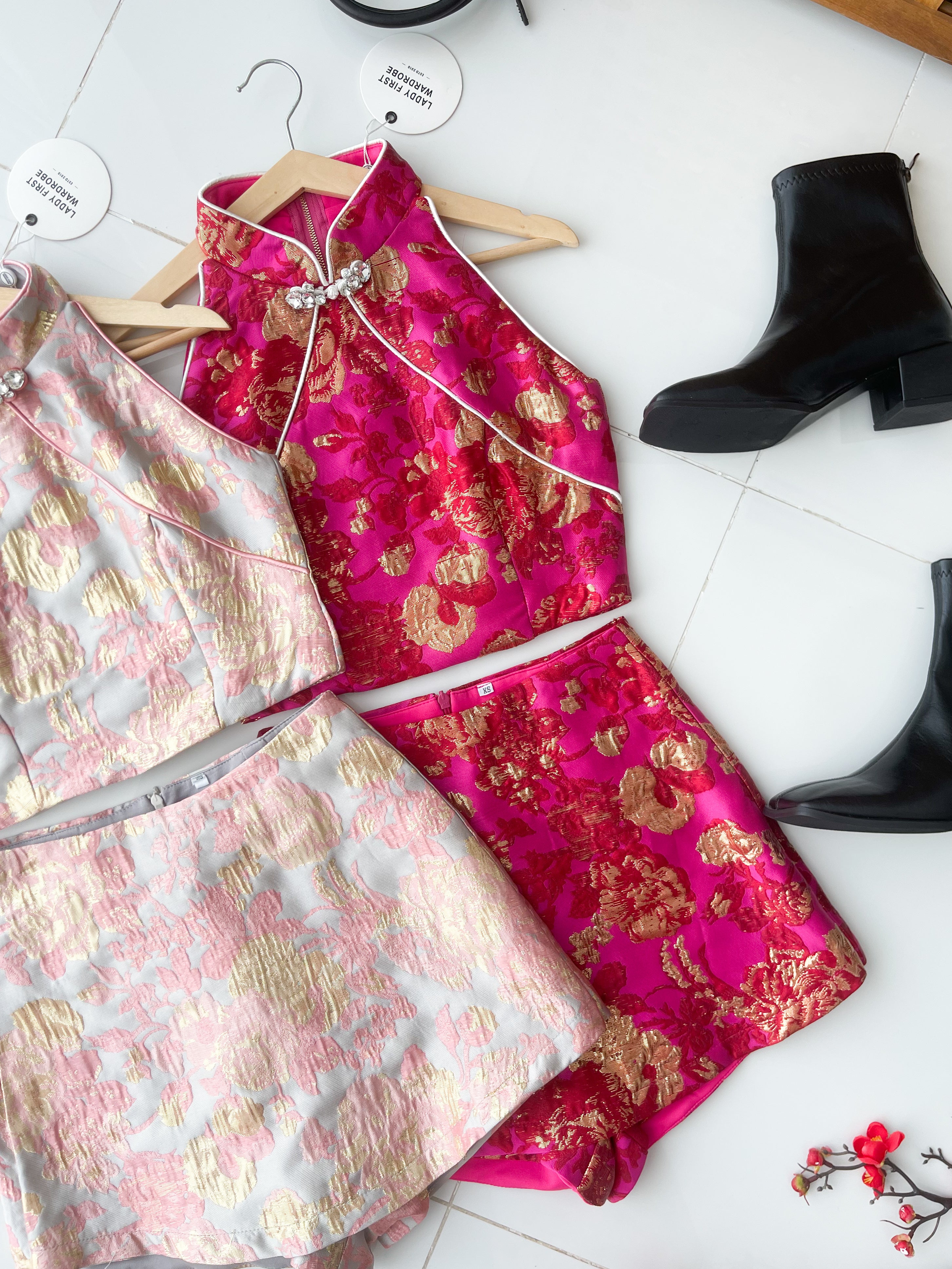 【SS8238802】【LFW独家小圆饼】高品质两件式高端气质金线浮雕提花旗袍套装 CUT IN无袖旗袍上衣➕提花高腰裤裙 ❤️❤️