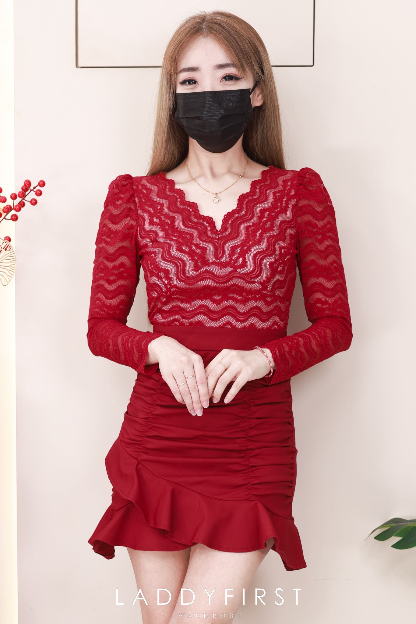 【D3368】【LFW独家小圆饼】高品质蕾丝长袖上衣拼接西装皱褶荷叶摆连身裙子 ❤️❤️