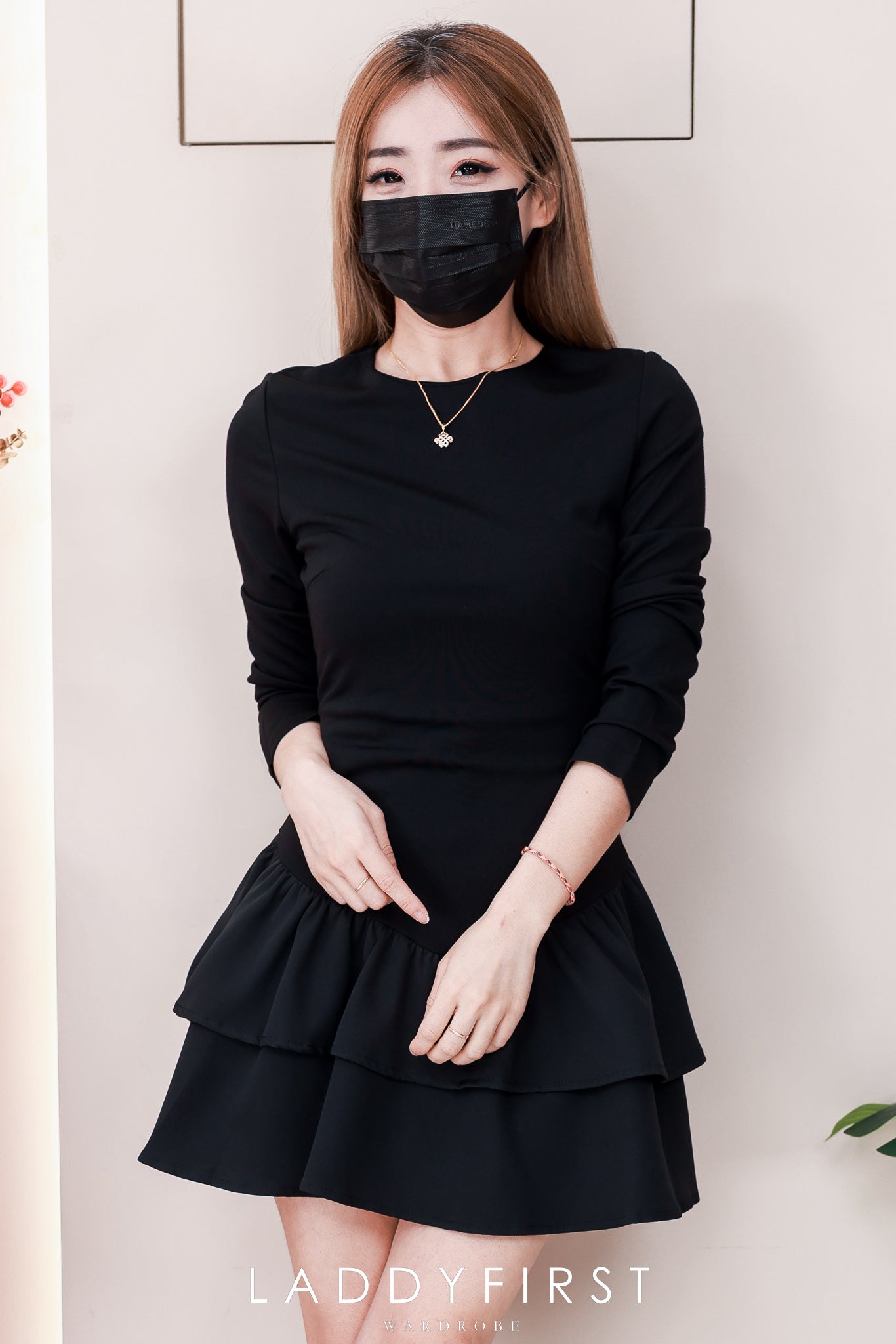 【D520232】高品质韩式女神款罗马长袖弹力上衣拼接荷叶蛋糕连身裙子，内层有里布短裤 ❤❤【B-RU】