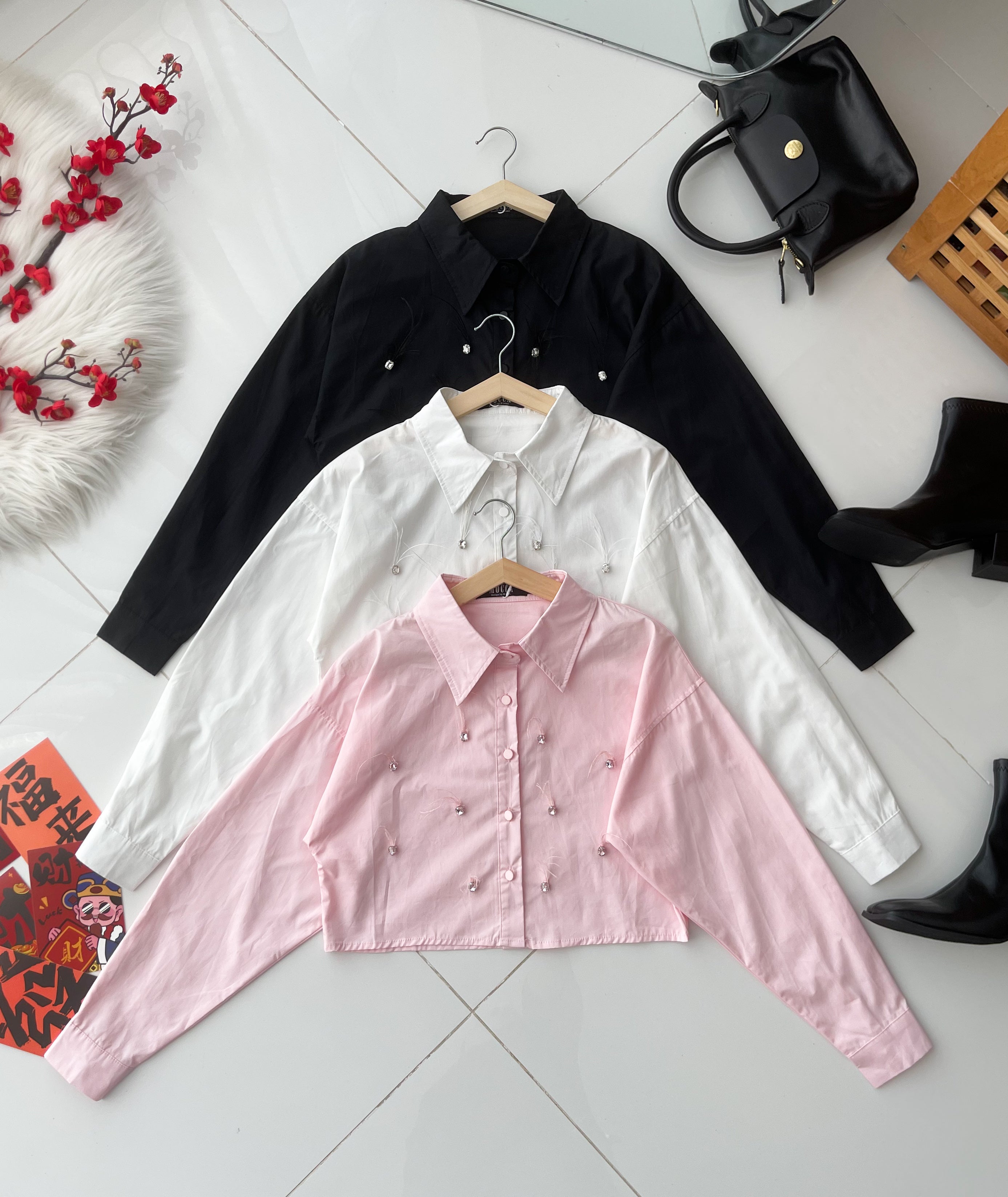 【T25268】高品质精致羽毛点缀拼接长袖衬衫短版上衣 ❤❤