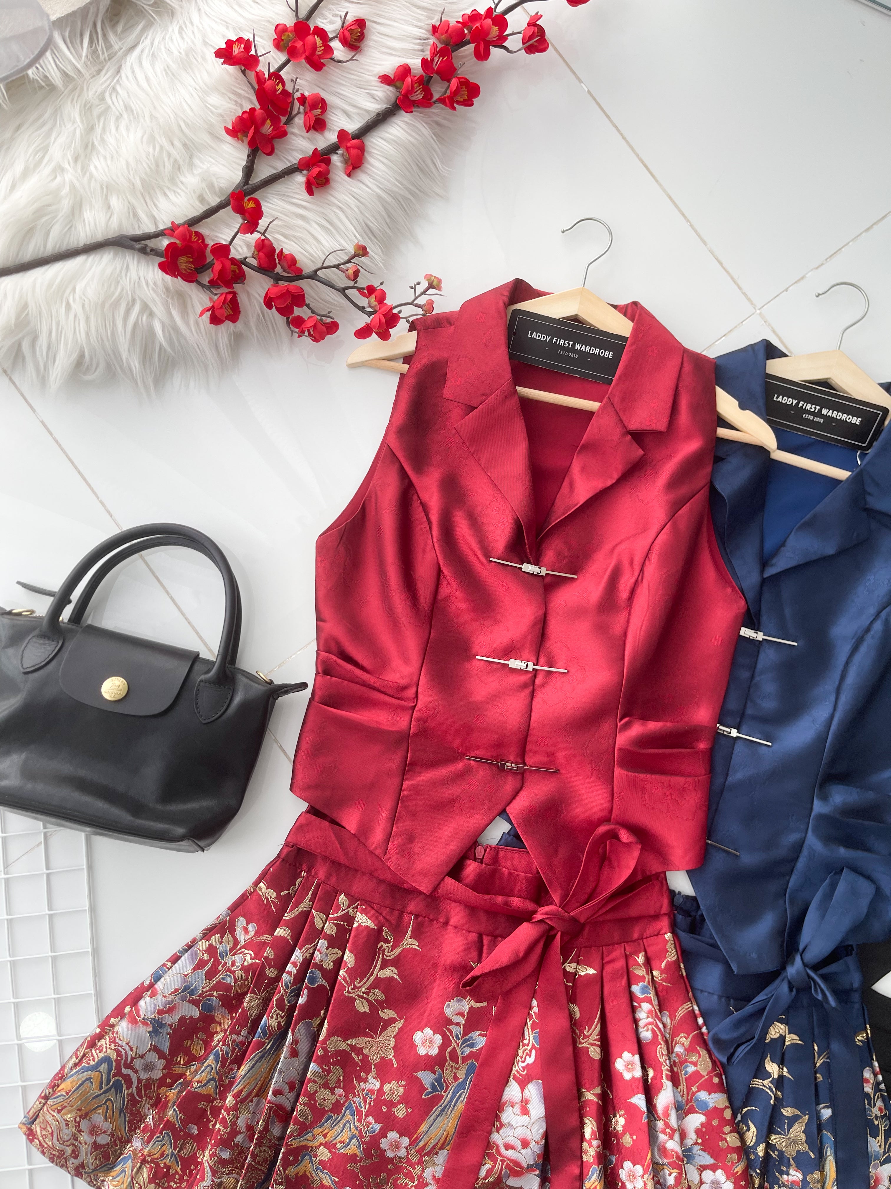 【SS6874】高品质两件式高贵贵气金线马面裙套装 翻领无袖旗袍上衣➕精致金线百褶马面裙子，内层有里布短裤 ❤️❤️