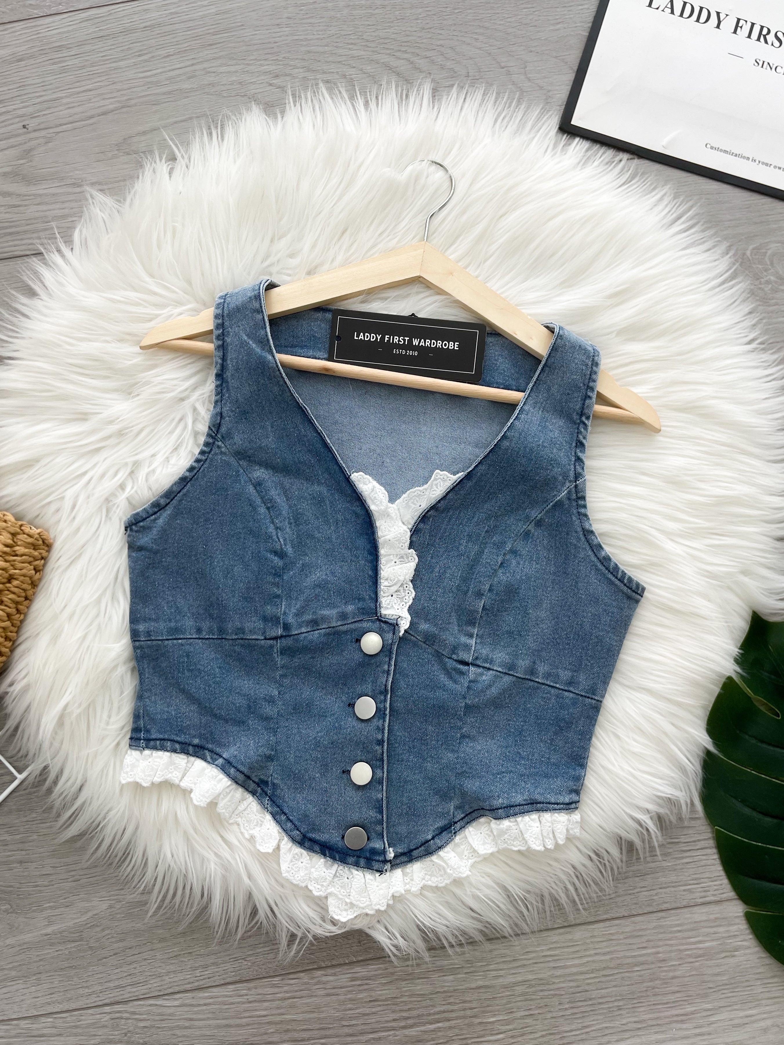 【T520103】高品质V领桐花边无袖牛仔上衣 ❤❤