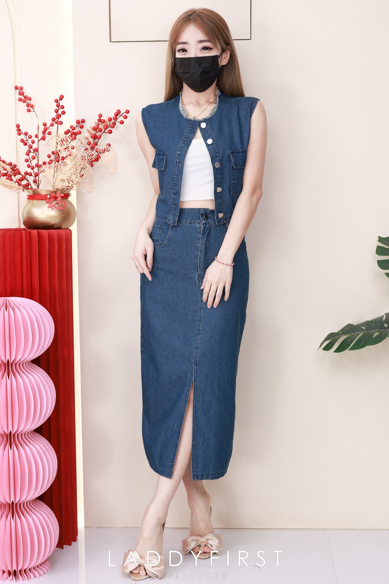 【SS520261】高品质两件式韩版马甲式牛仔套装 马甲式牛仔上衣➕中间开叉设计牛仔高腰百搭长裙，有口袋 ❤️❤️