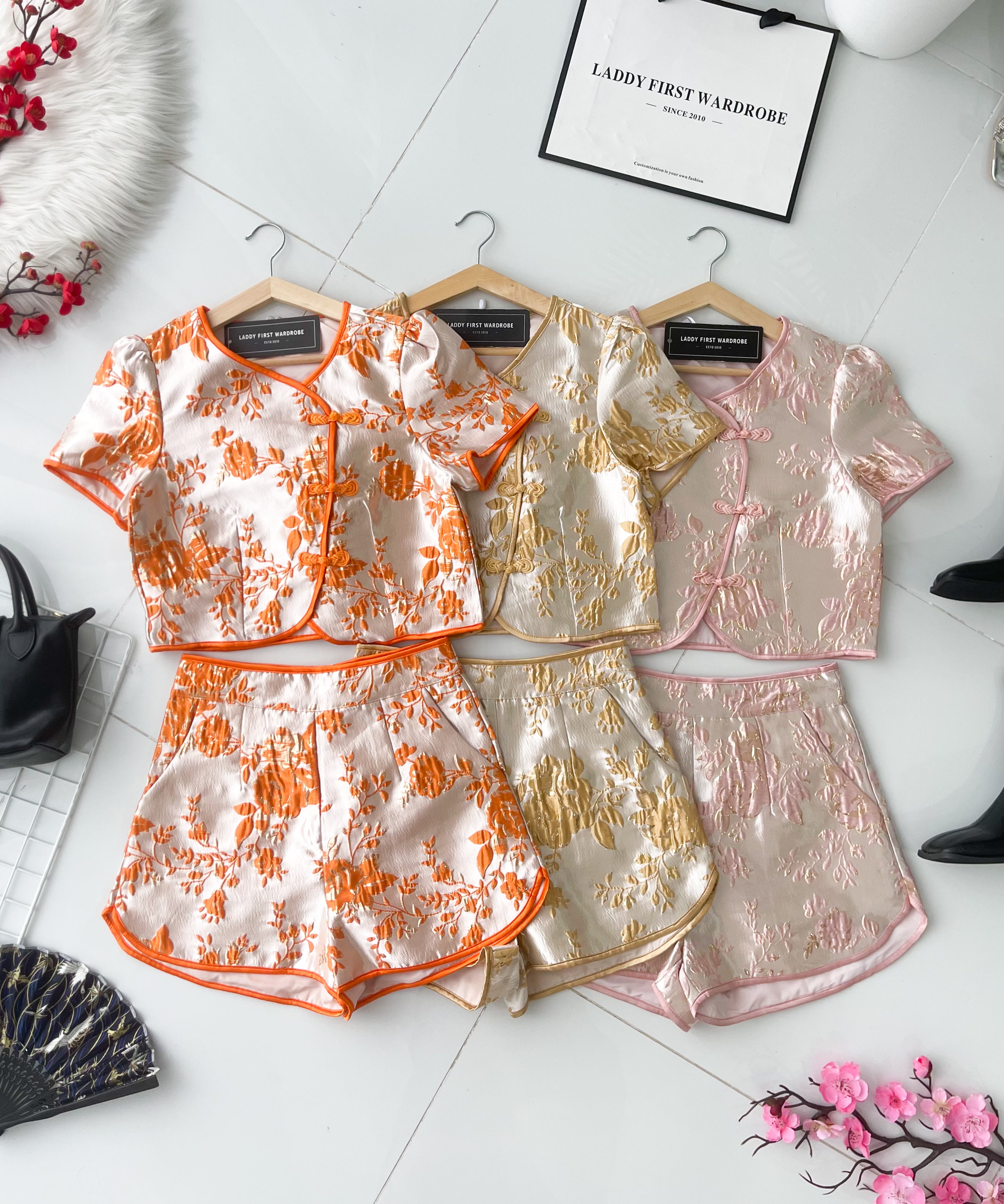 【SS23036】高品质两件式高端气质浮雕提花旗袍套装 短袖提花旗袍上衣➕提花短裤，有口袋❤️❤️