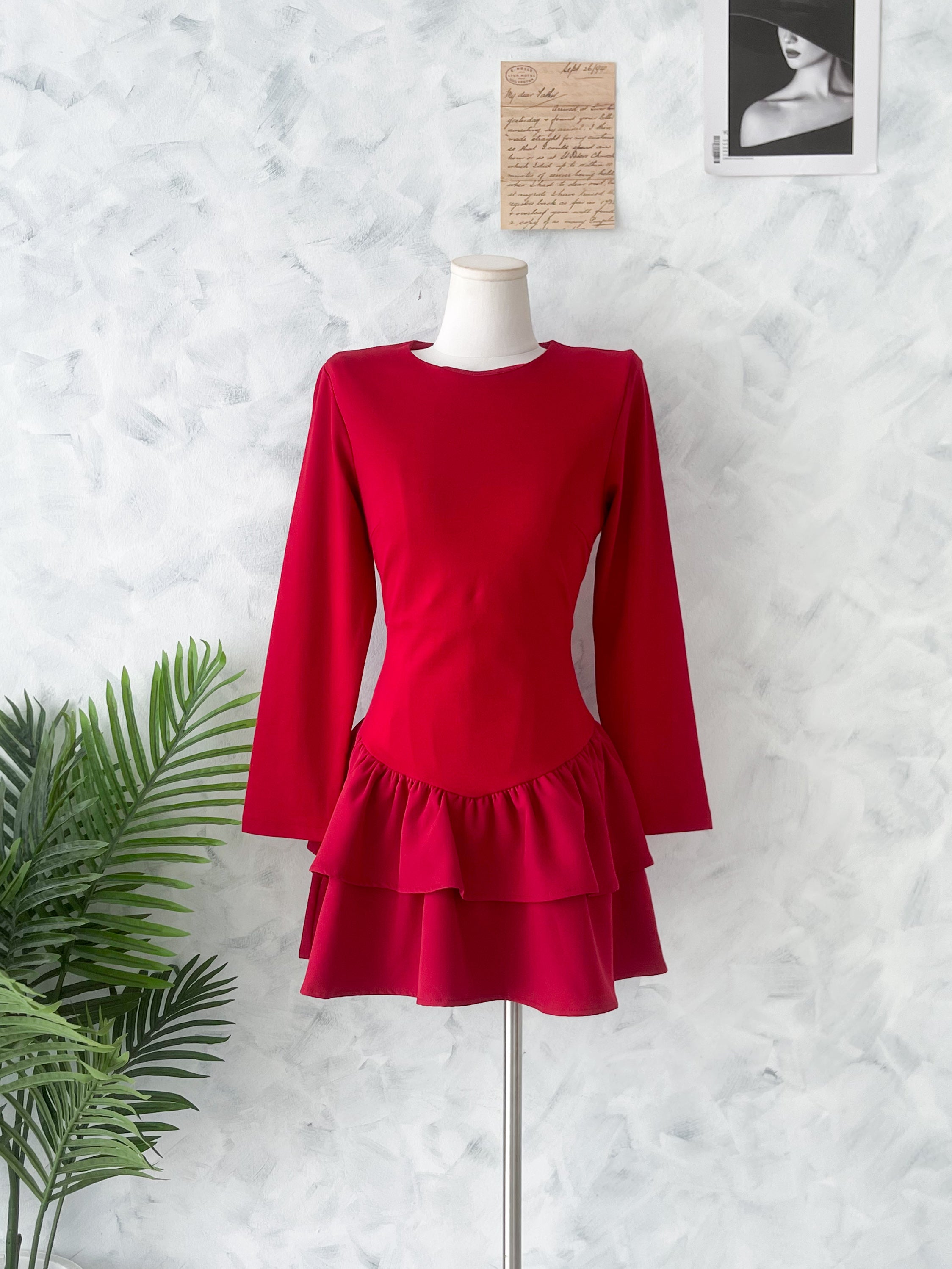 【D520232】高品质韩式女神款罗马长袖弹力上衣拼接荷叶蛋糕连身裙子，内层有里布短裤 ❤❤【B-RU】