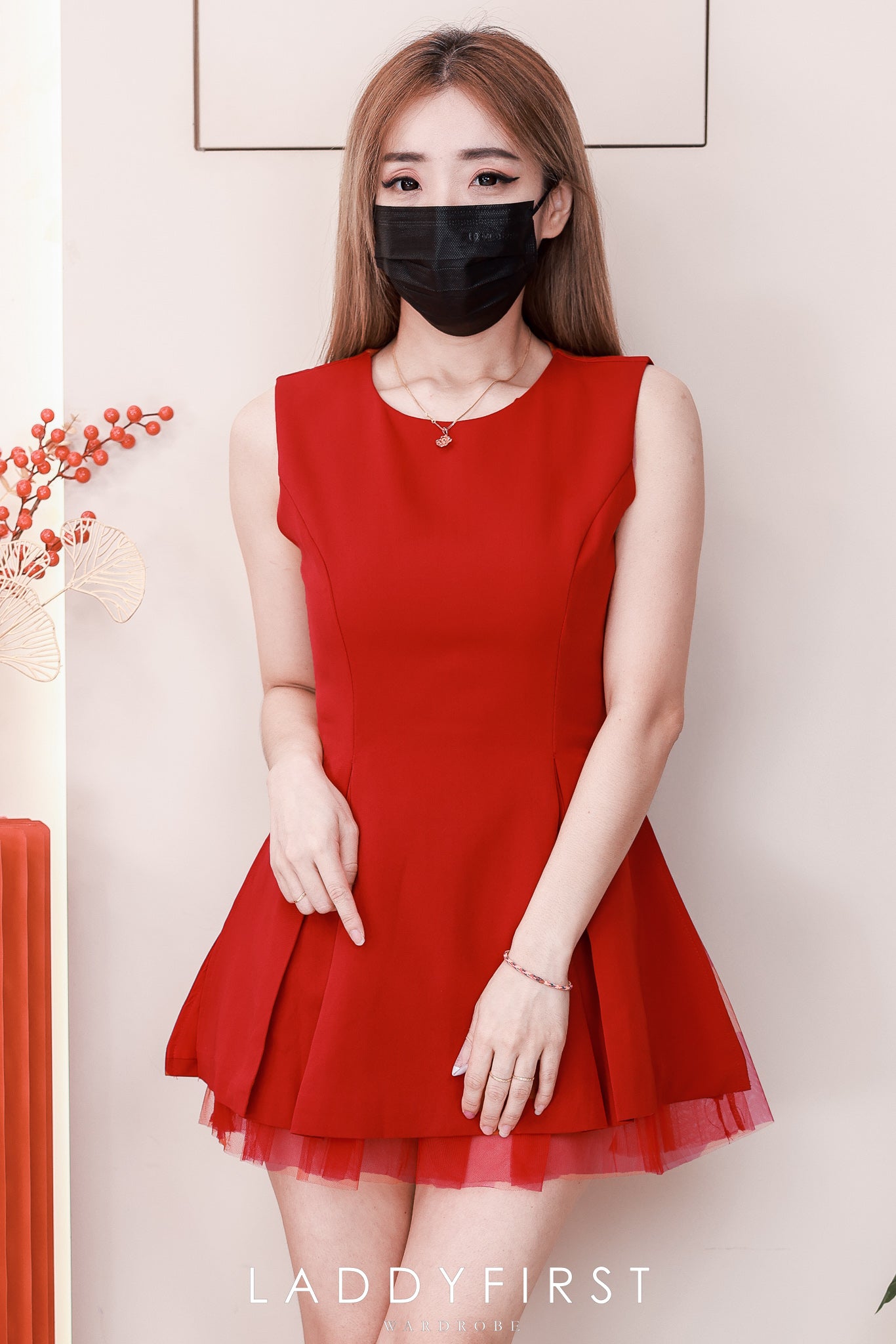 【SS21743 / 37429】高品质质两件式法式轻奢风套装 西装无袖连衣裙➕网纱高腰短裙，内层有里布短裤 ❤️❤️