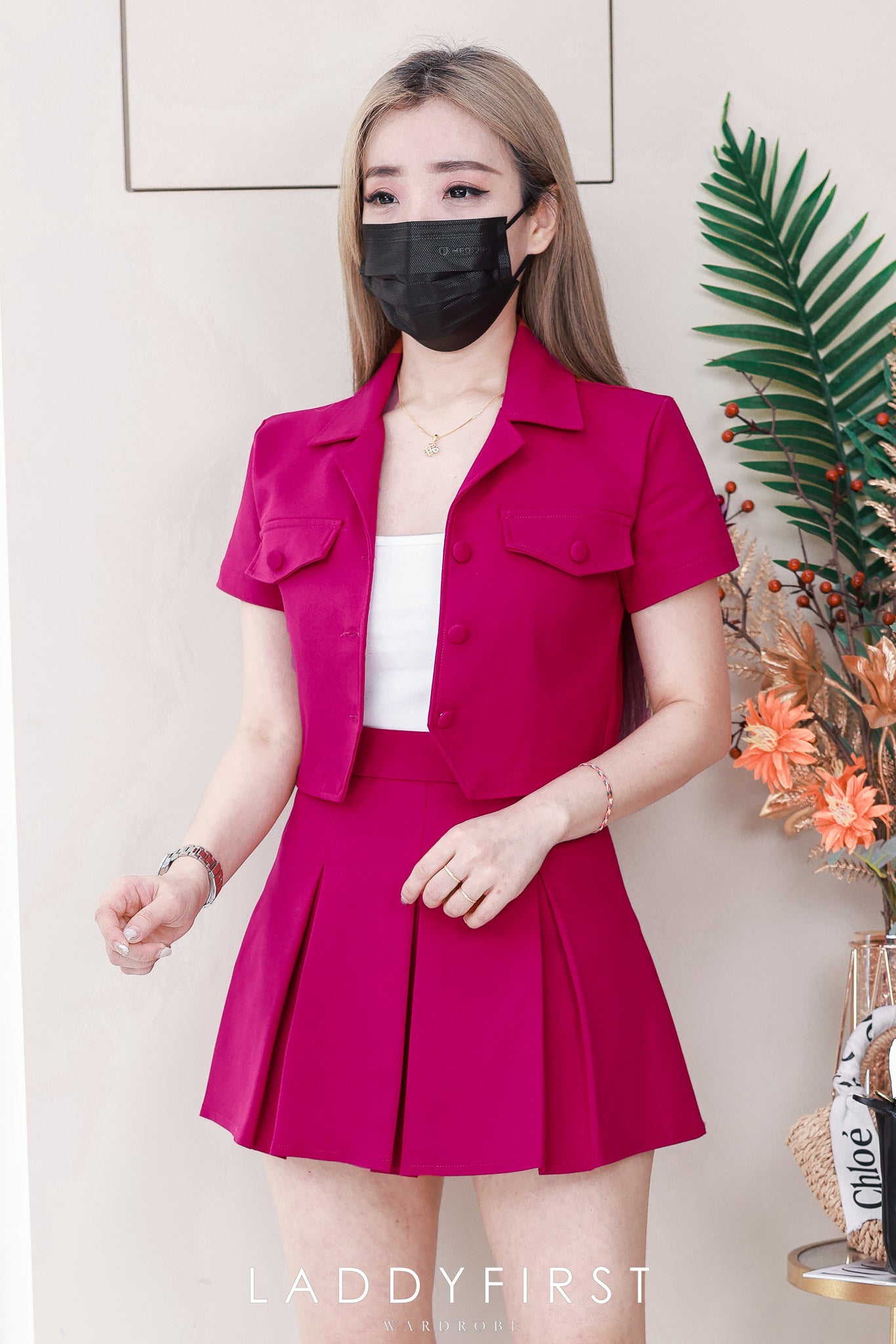 【SS9331】LFW独家爆款 高品质两件式欧美减龄款西装时尚百搭套装 西装翻领短袖上衣，可当小外套穿搭➕西装百褶高腰裙子，内层有里布短裤 ❤️❤️