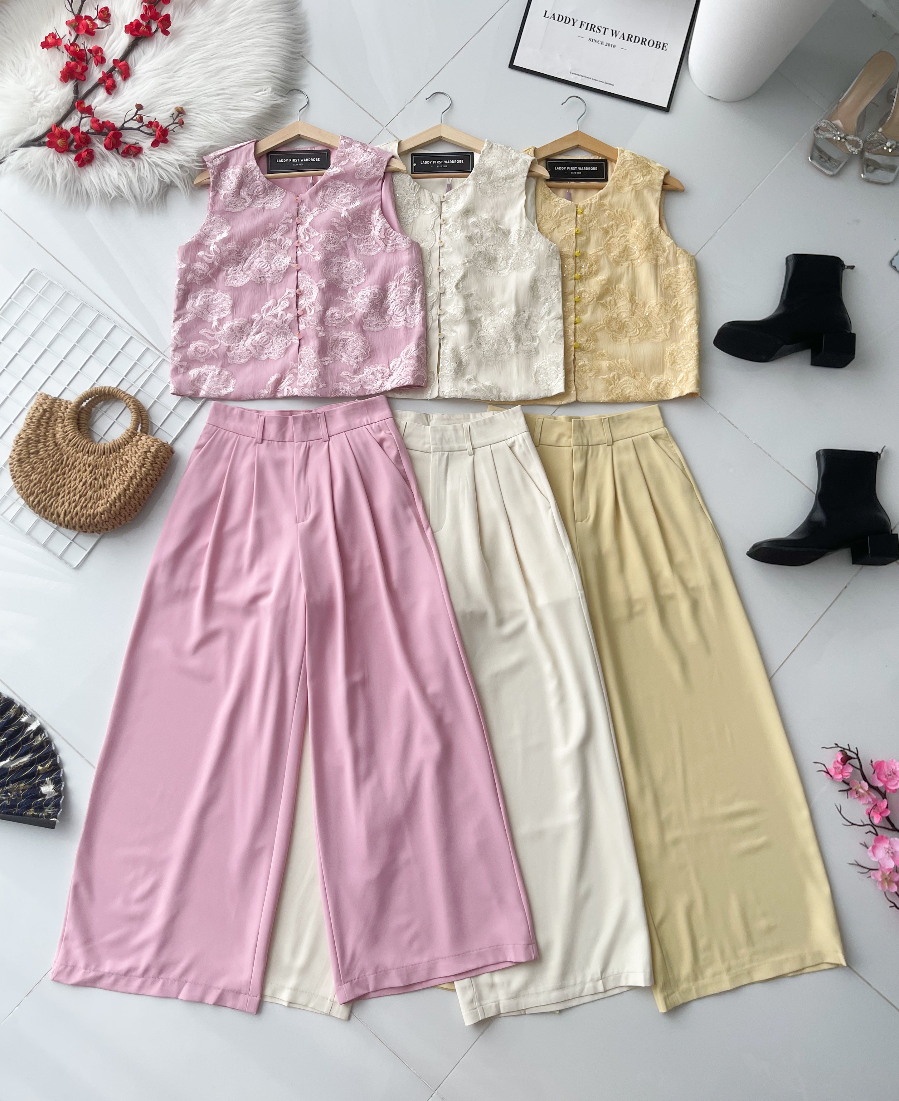 【SS21828 / 65230】高品质两件式高端大气气质优雅旗袍套装 网纱绣花宽松版上衣➕西装垂感阔脚高腰长裤，有口袋 ❤️❤️