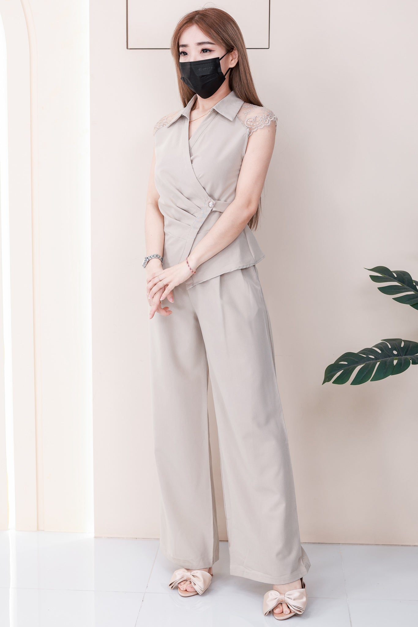 【SS21770 / 37559】高品质两件式御姐风大气时尚套装 翻领拼接蕾丝袖上衣➕阔脚西装高腰百搭长裤，有口袋 ❤️❤️