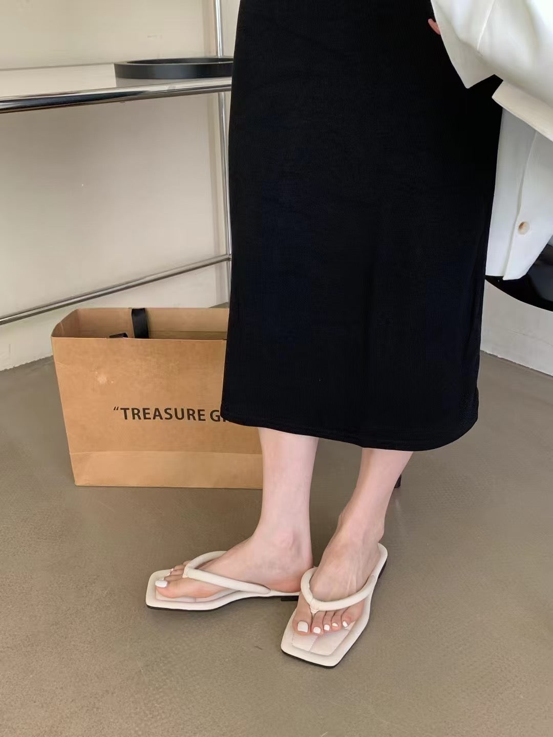 【DG2856-1】🔅精选预购款🔅 高级感简约百搭设计沙滩人字拖 ❤️