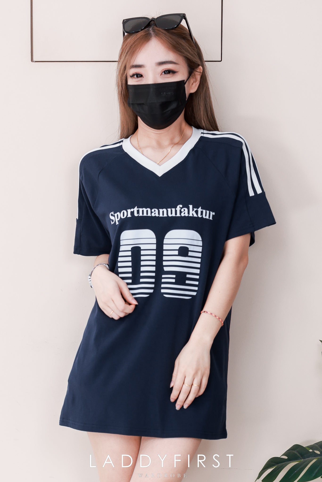 【T14260 / 9062】高品质V领09字母拉线设计纯棉OVERSIZED 上衣 ❤❤ 【B-R2-C4】